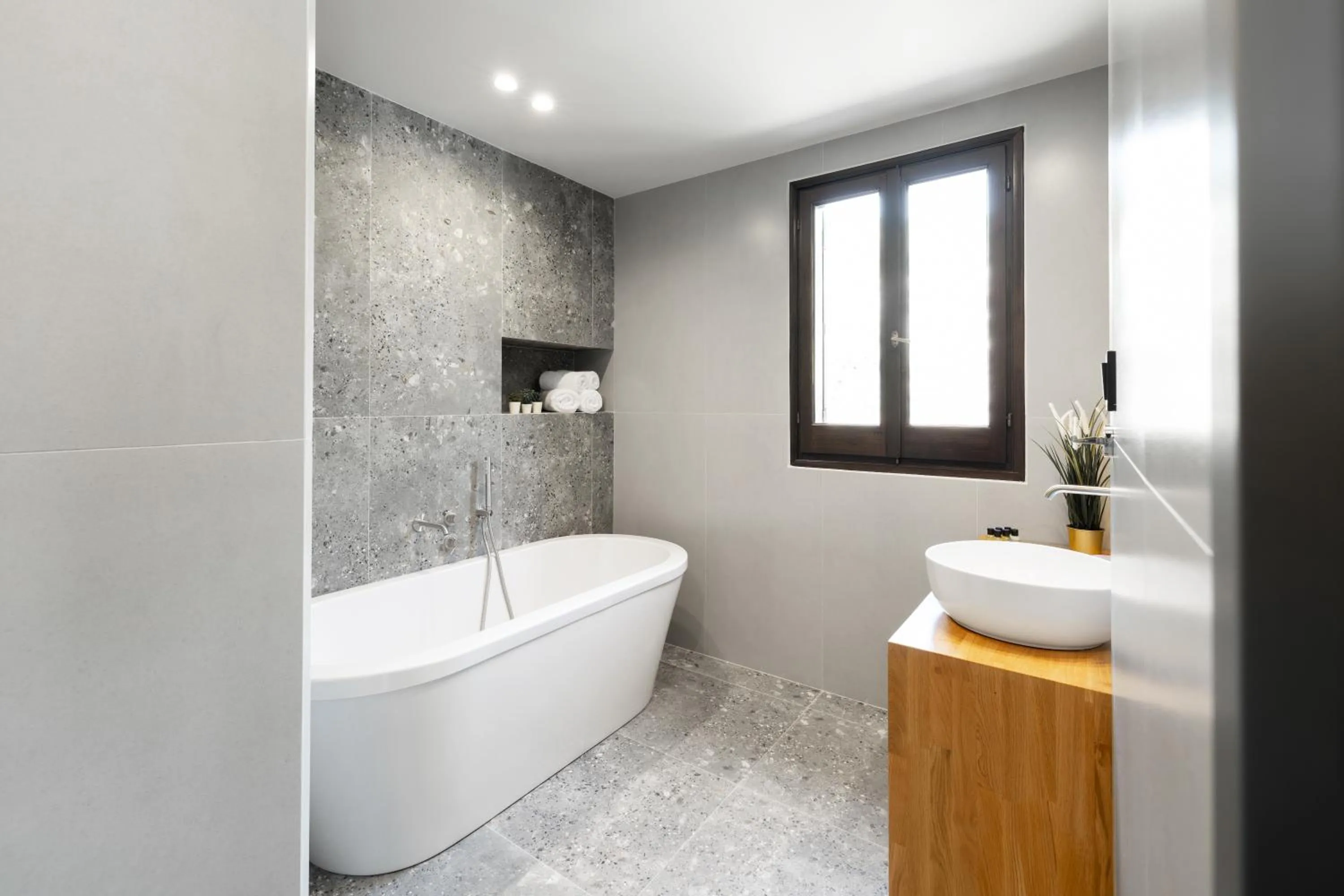 Bath in Kenta Mountain Hotel & Gastrobar