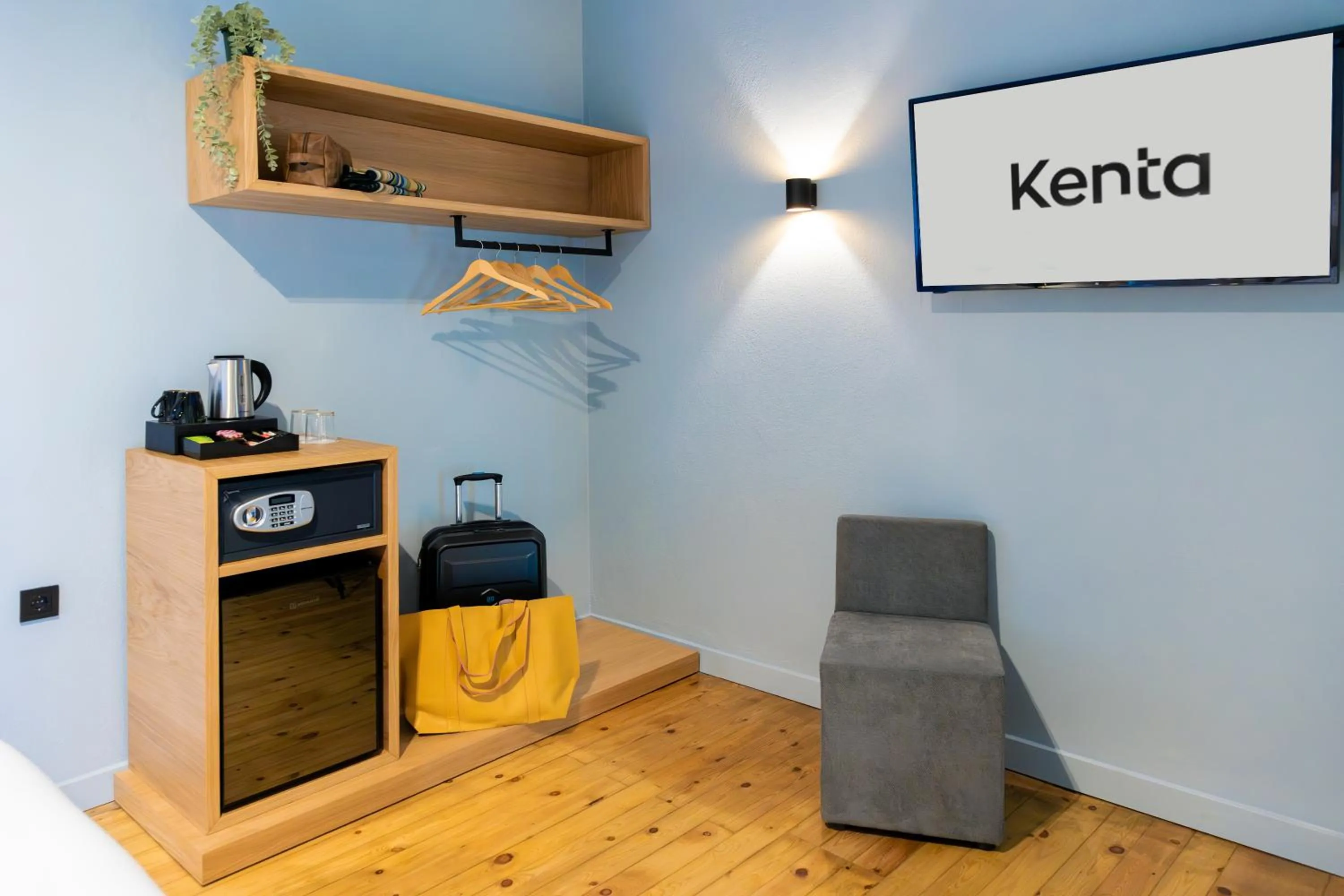 wardrobe in Kenta Mountain Hotel & Gastrobar