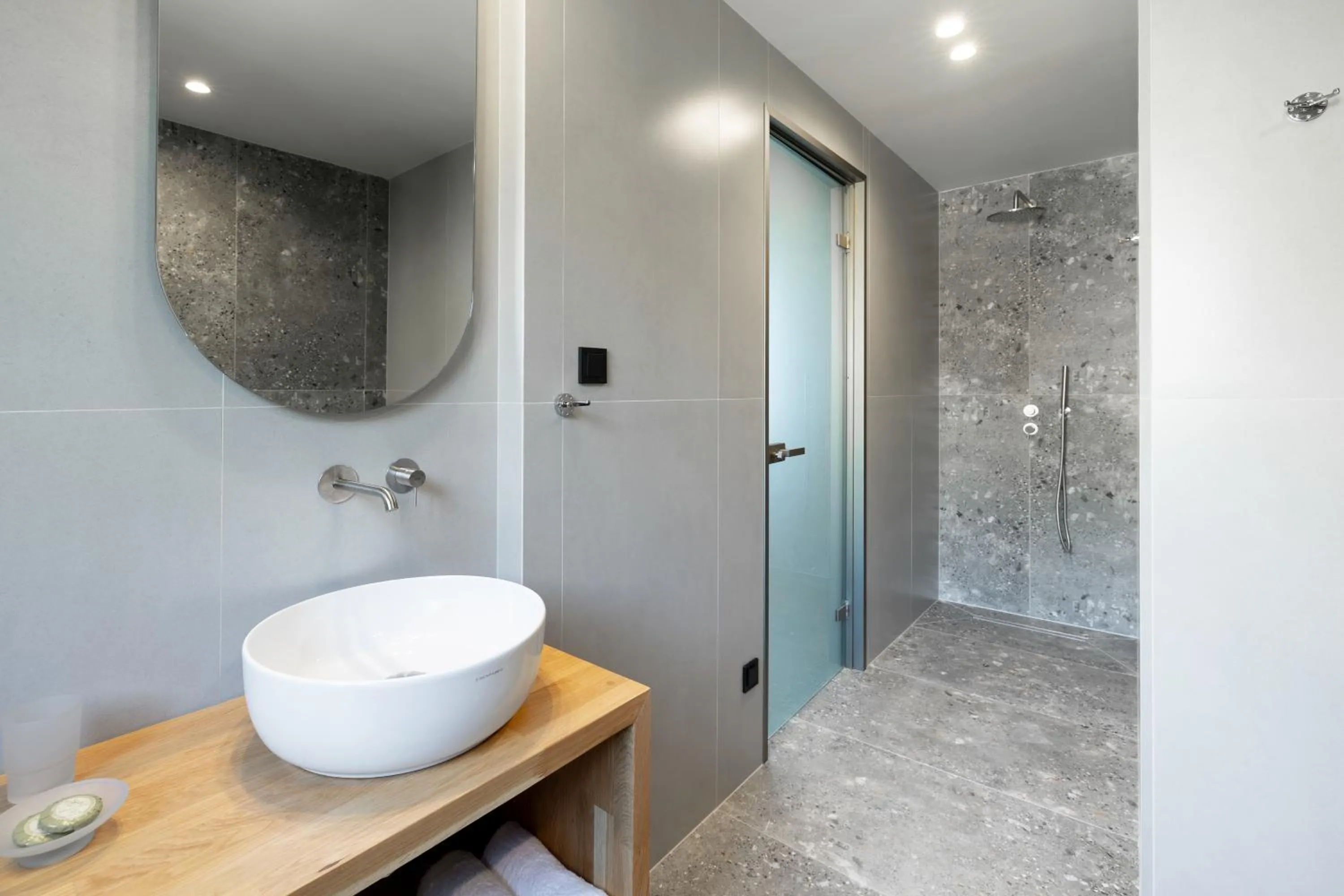 Shower in Kenta Mountain Hotel & Gastrobar