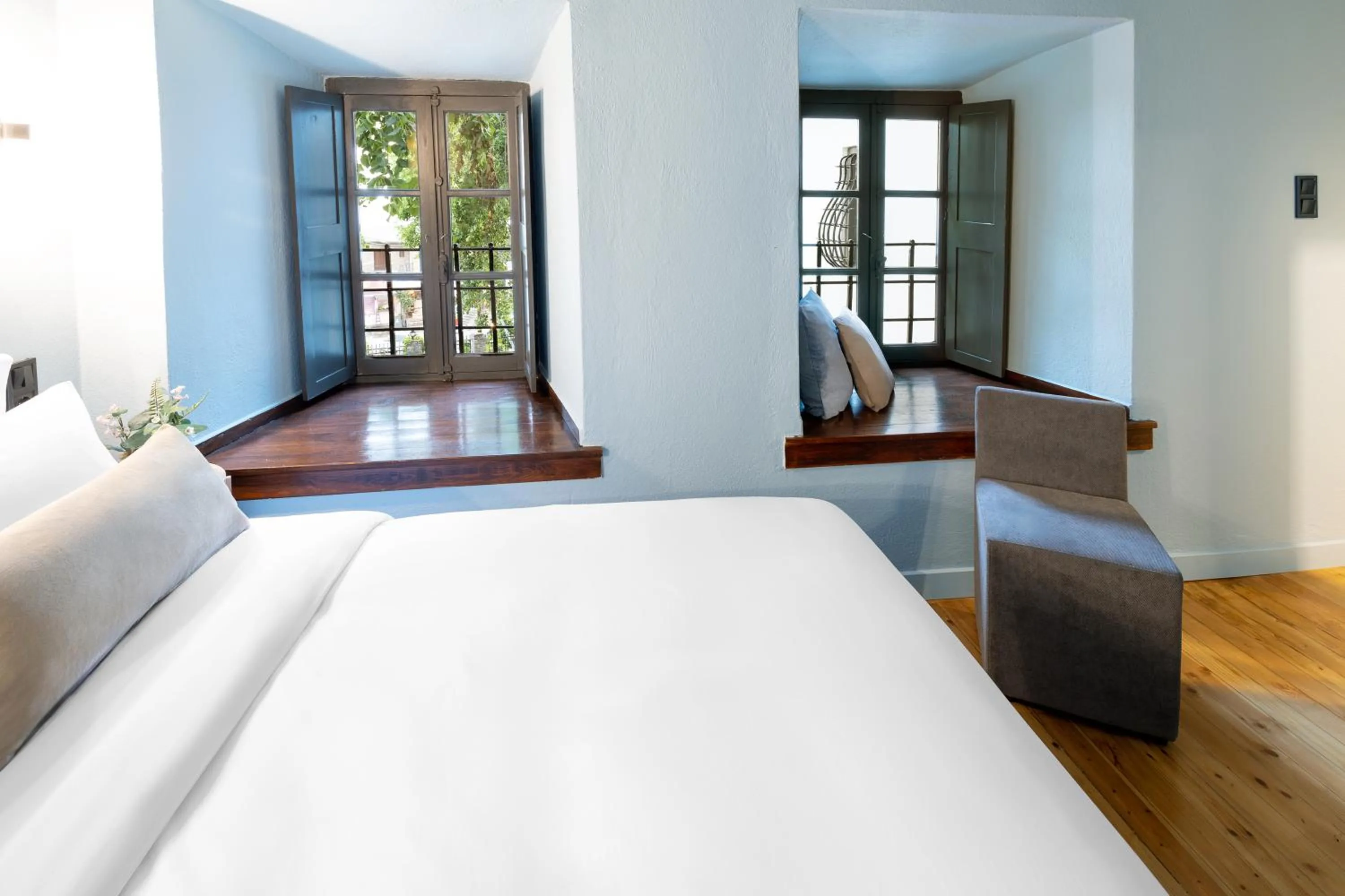 View (from property/room), Bed in Kenta Mountain Hotel & Gastrobar