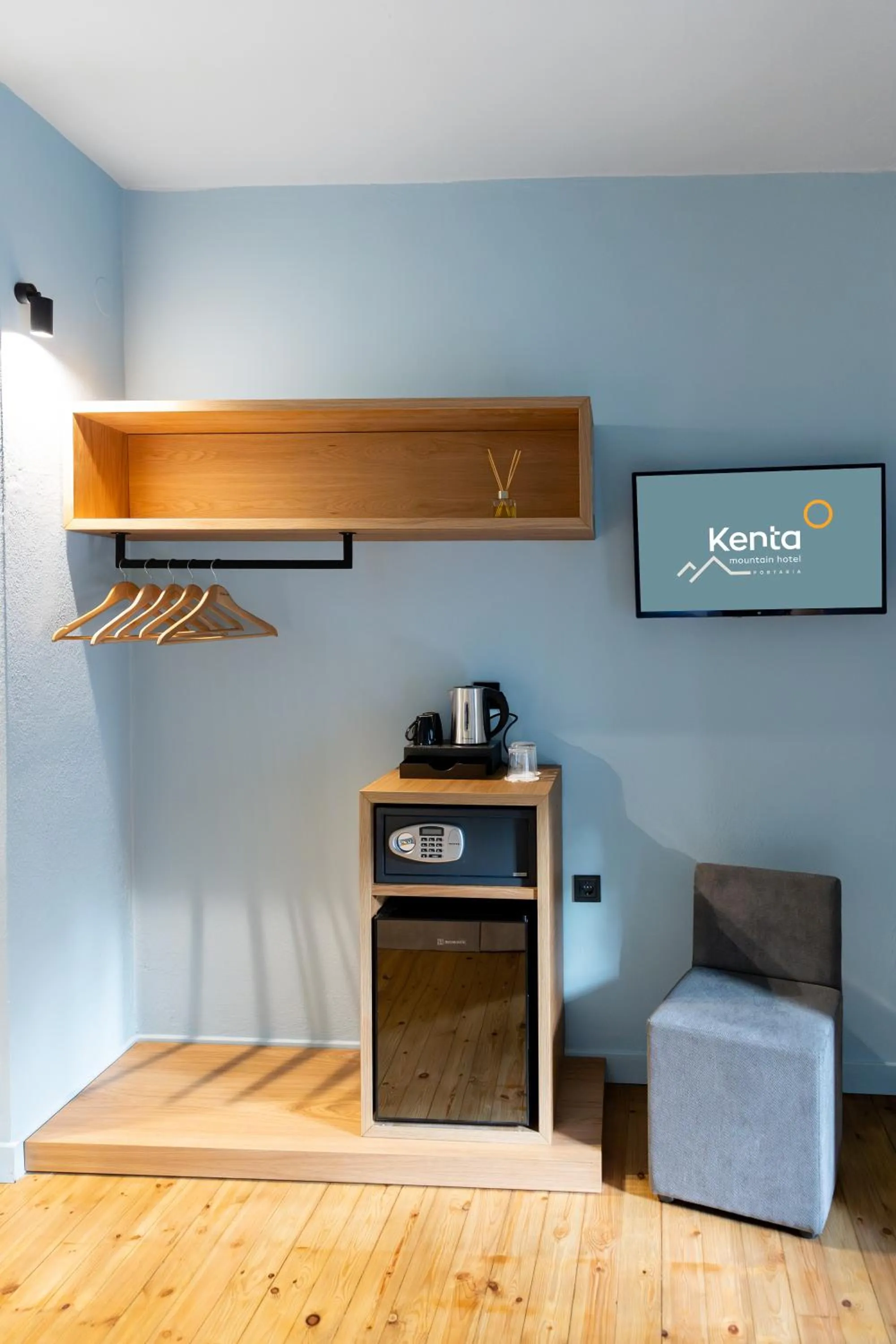 TV and multimedia in Kenta Mountain Hotel & Gastrobar