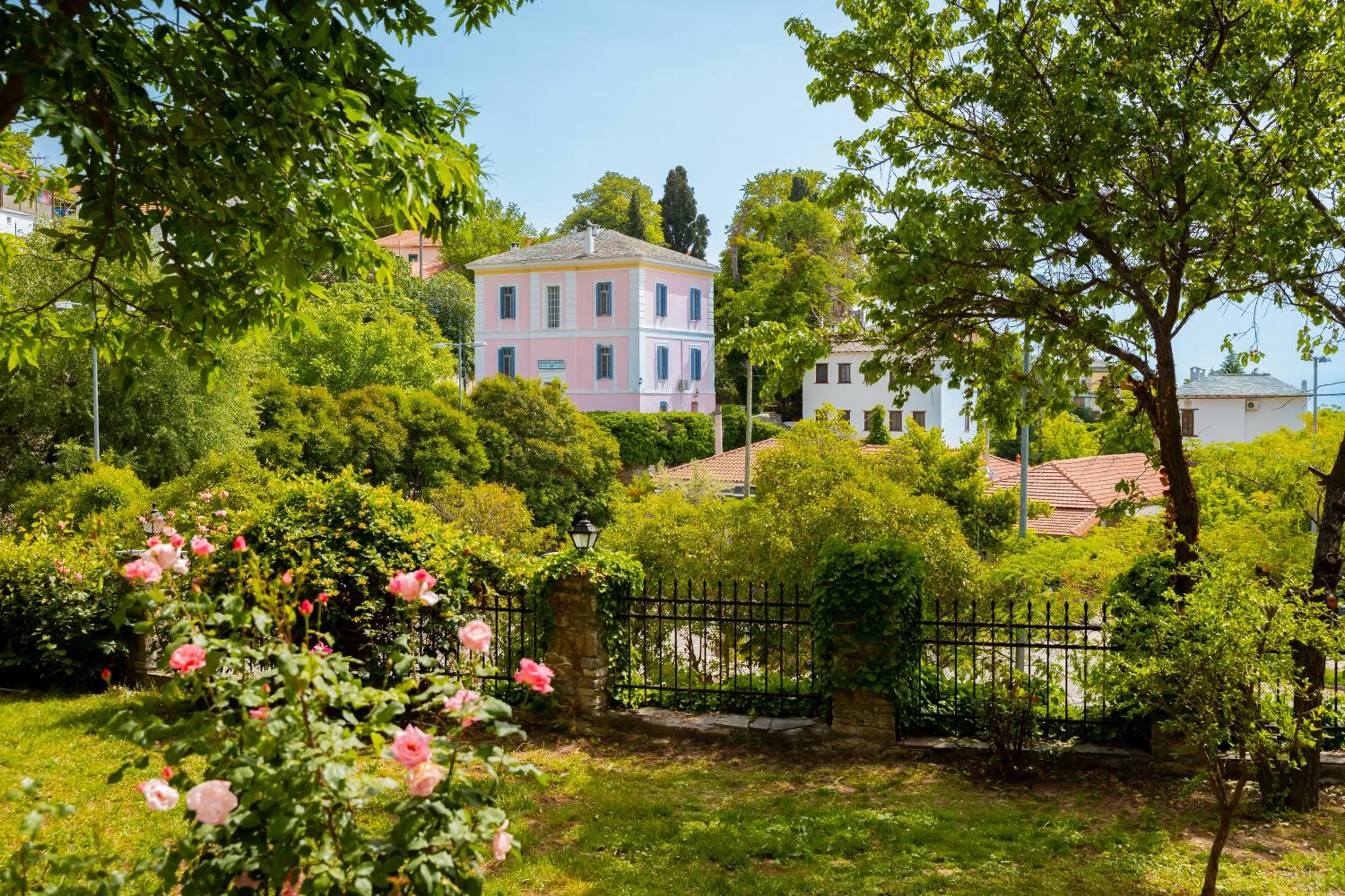 Garden in Kenta Mountain Hotel & Gastrobar