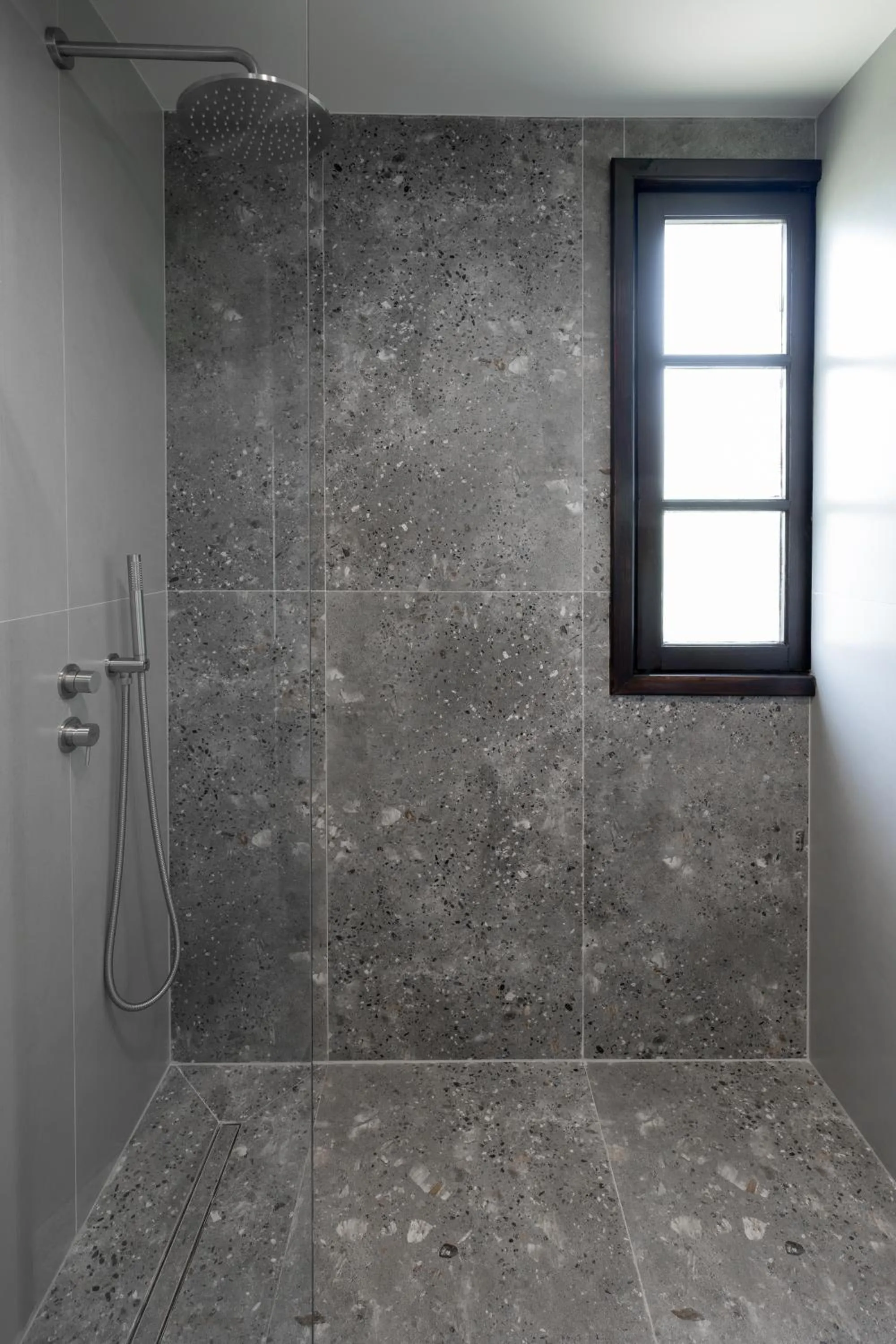 Shower in Kenta Mountain Hotel & Gastrobar