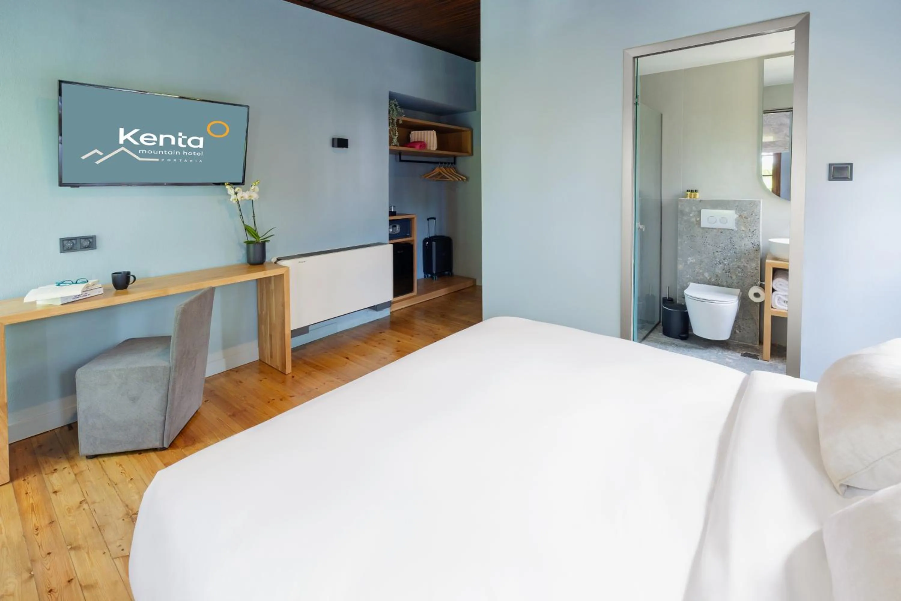 Bedroom, Bed in Kenta Mountain Hotel & Gastrobar