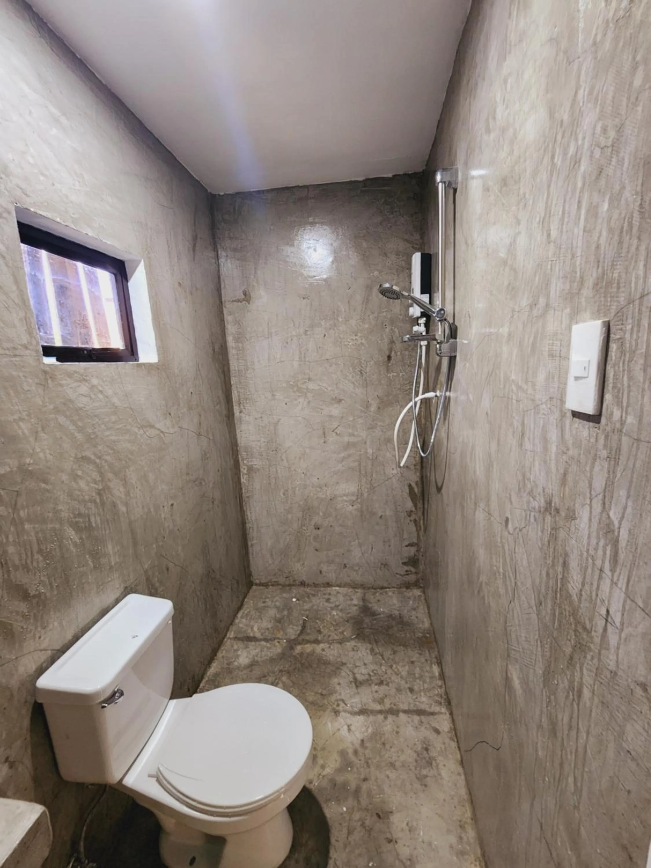 Shower in HYD Hostel Moalboal