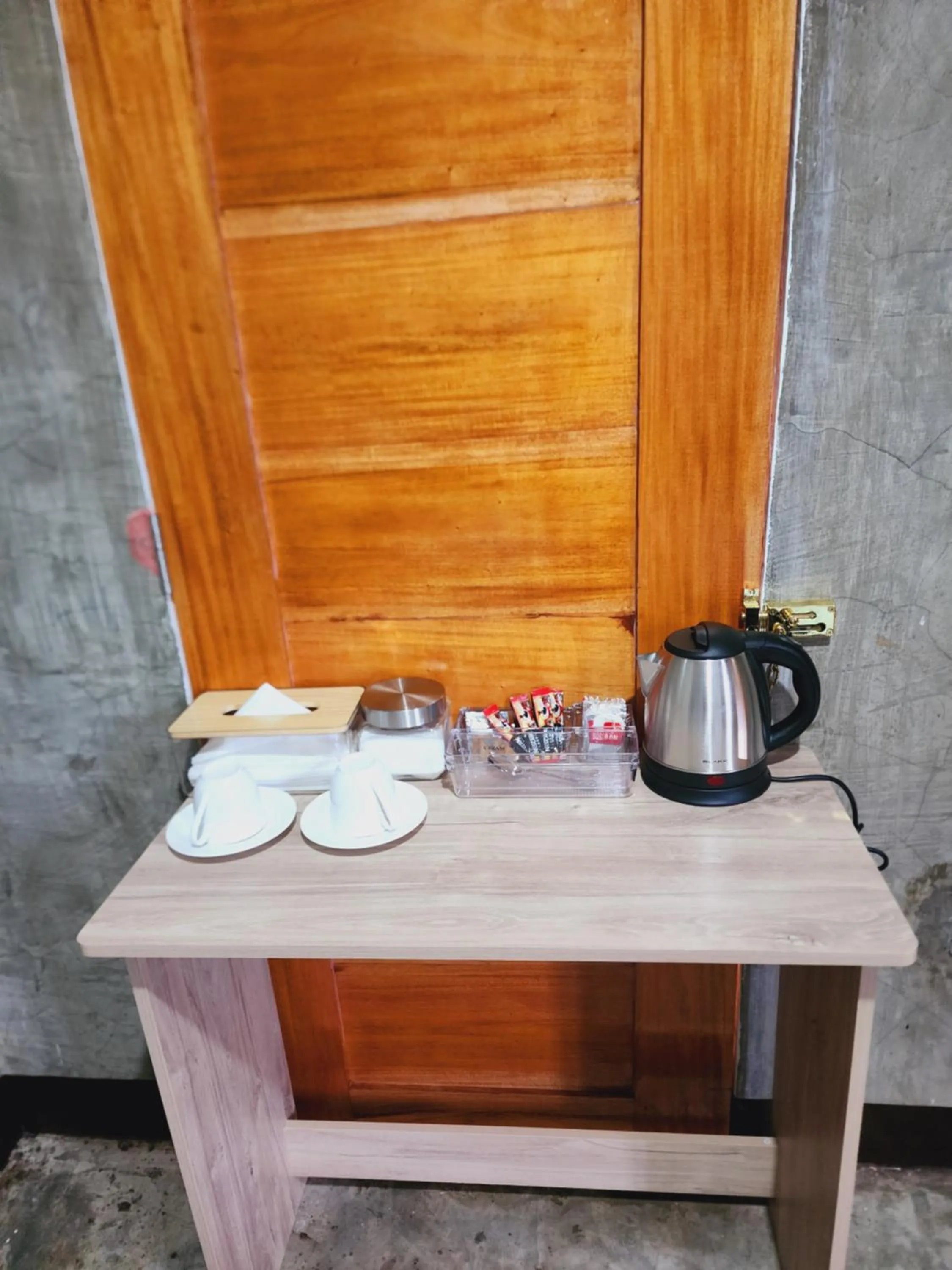 Coffee/tea facilities in HYD Hostel Moalboal
