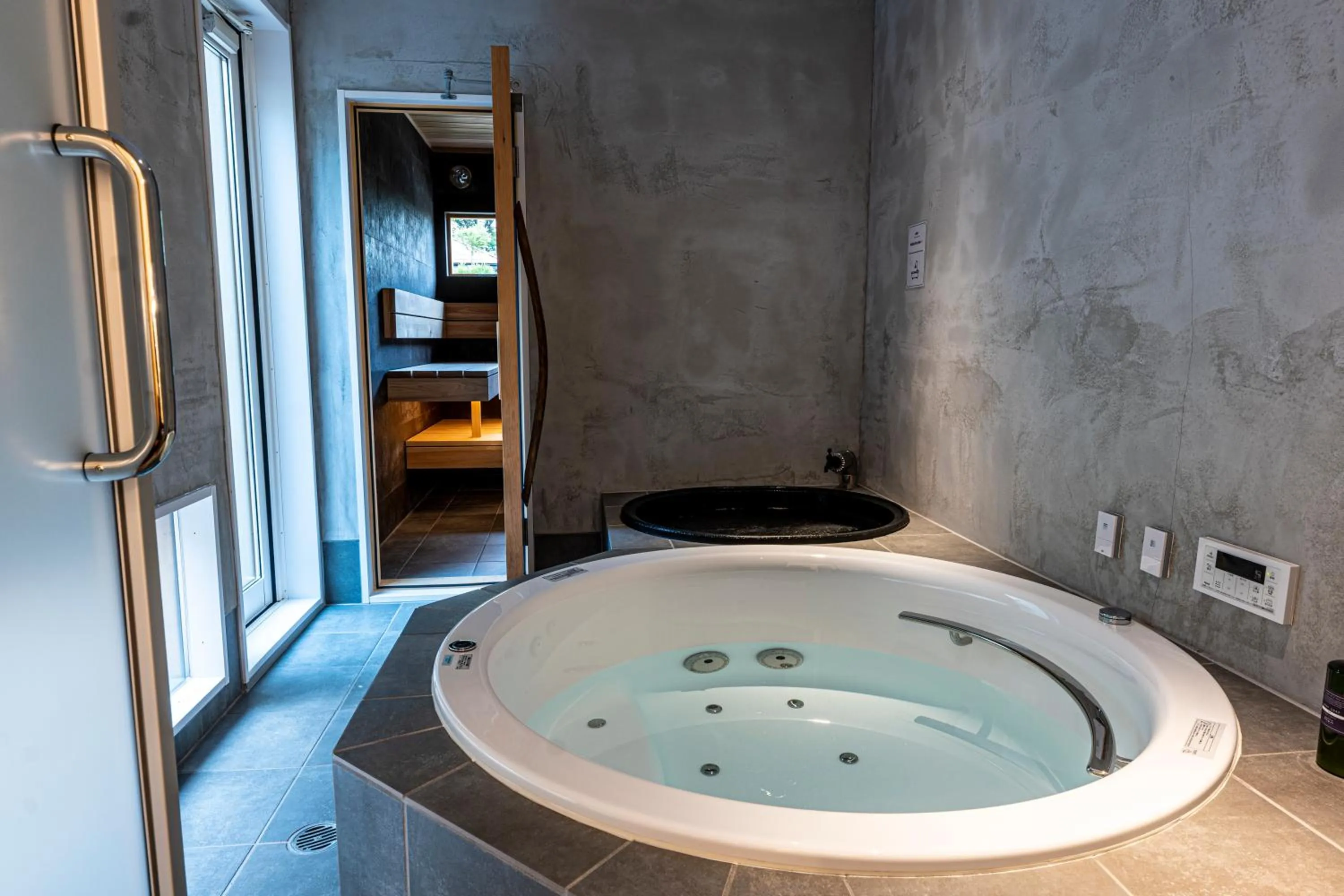 Hot Tub in SAUNA VILLA 然