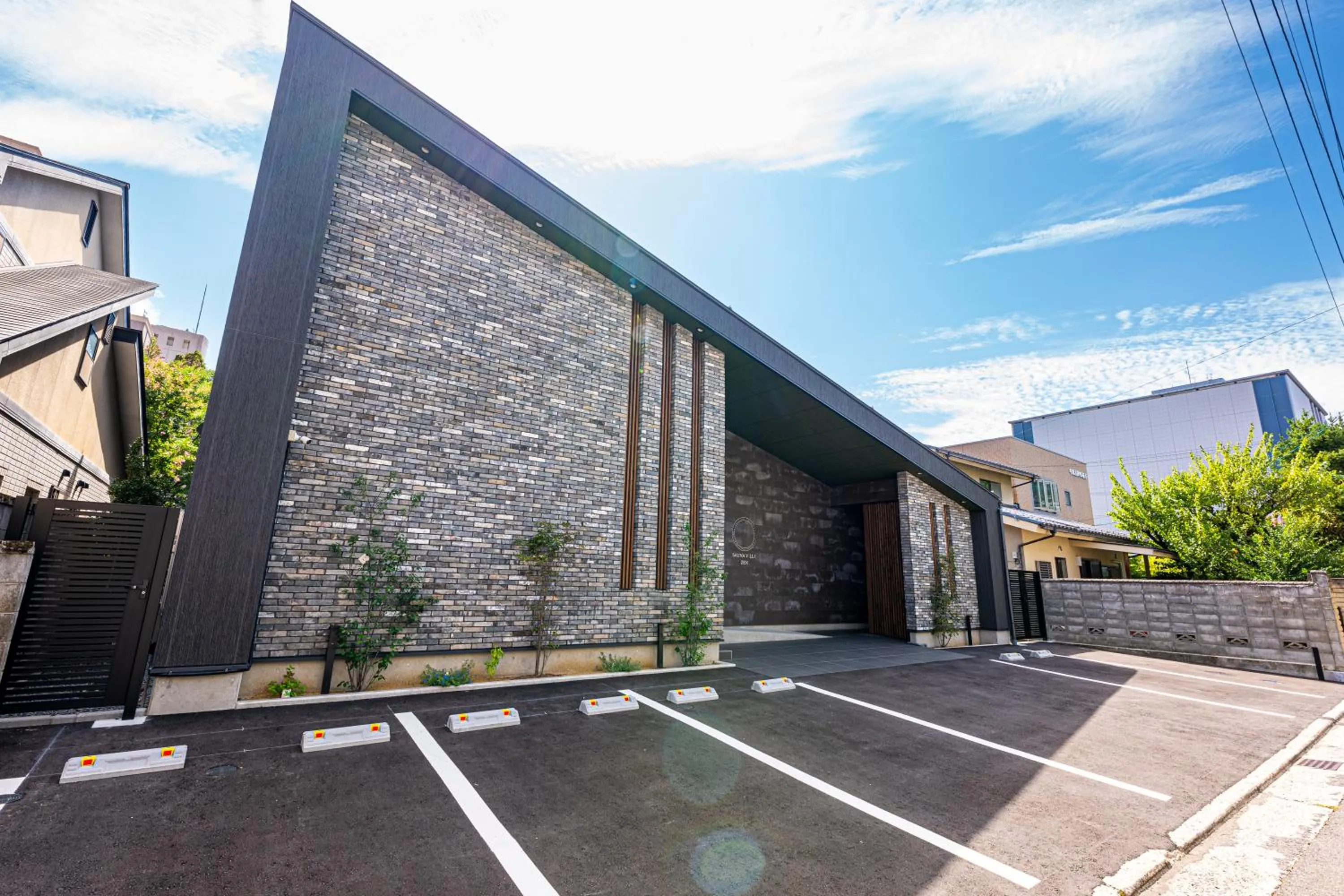 Property building in SAUNA VILLA 然