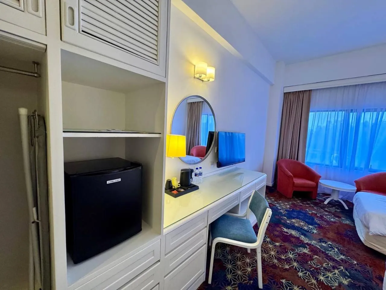 wardrobe, Bed in ROYAL PARK HOTEL @ UNITEN