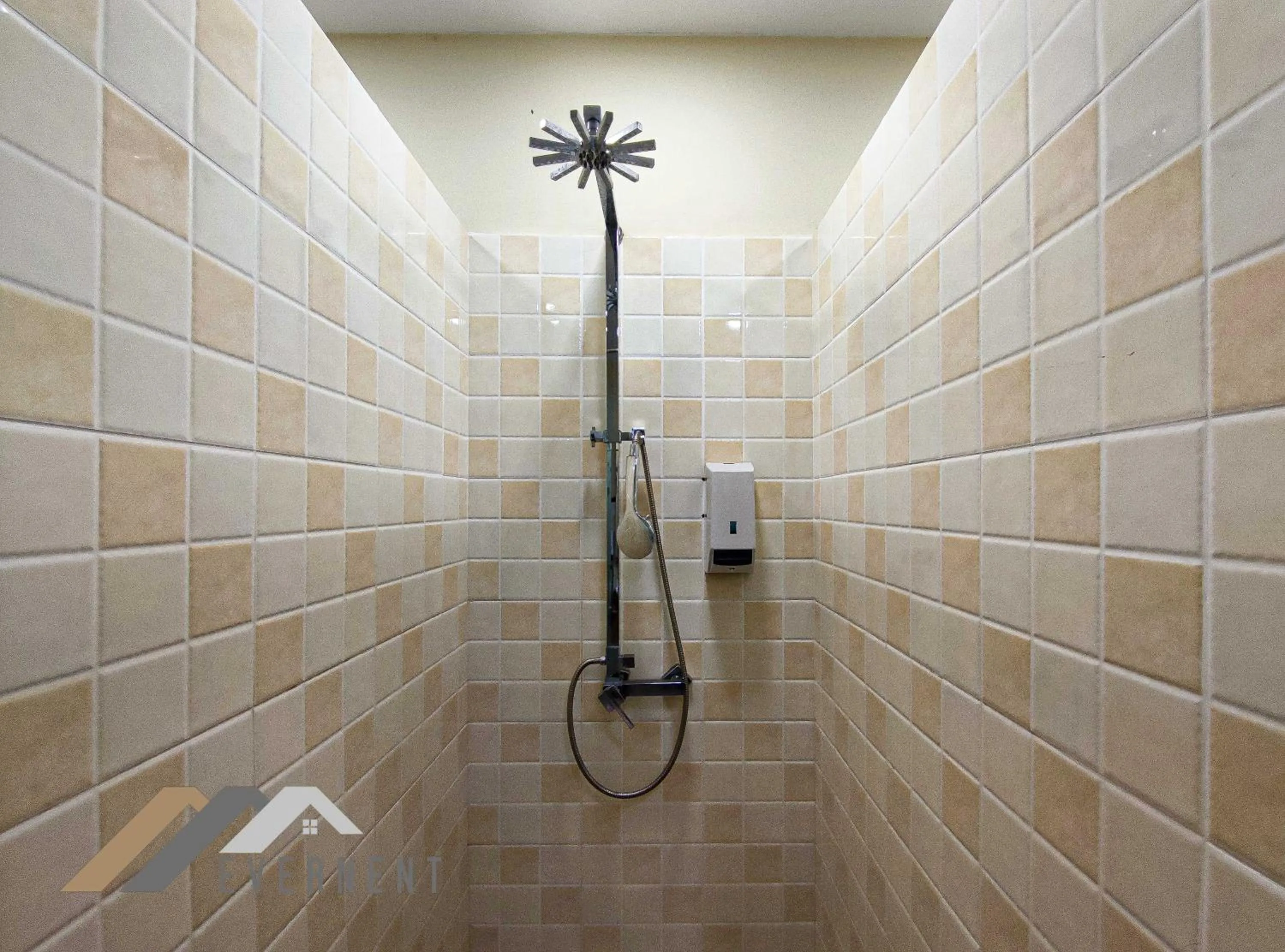 Public Bath in The Loft Hostel by Evernent