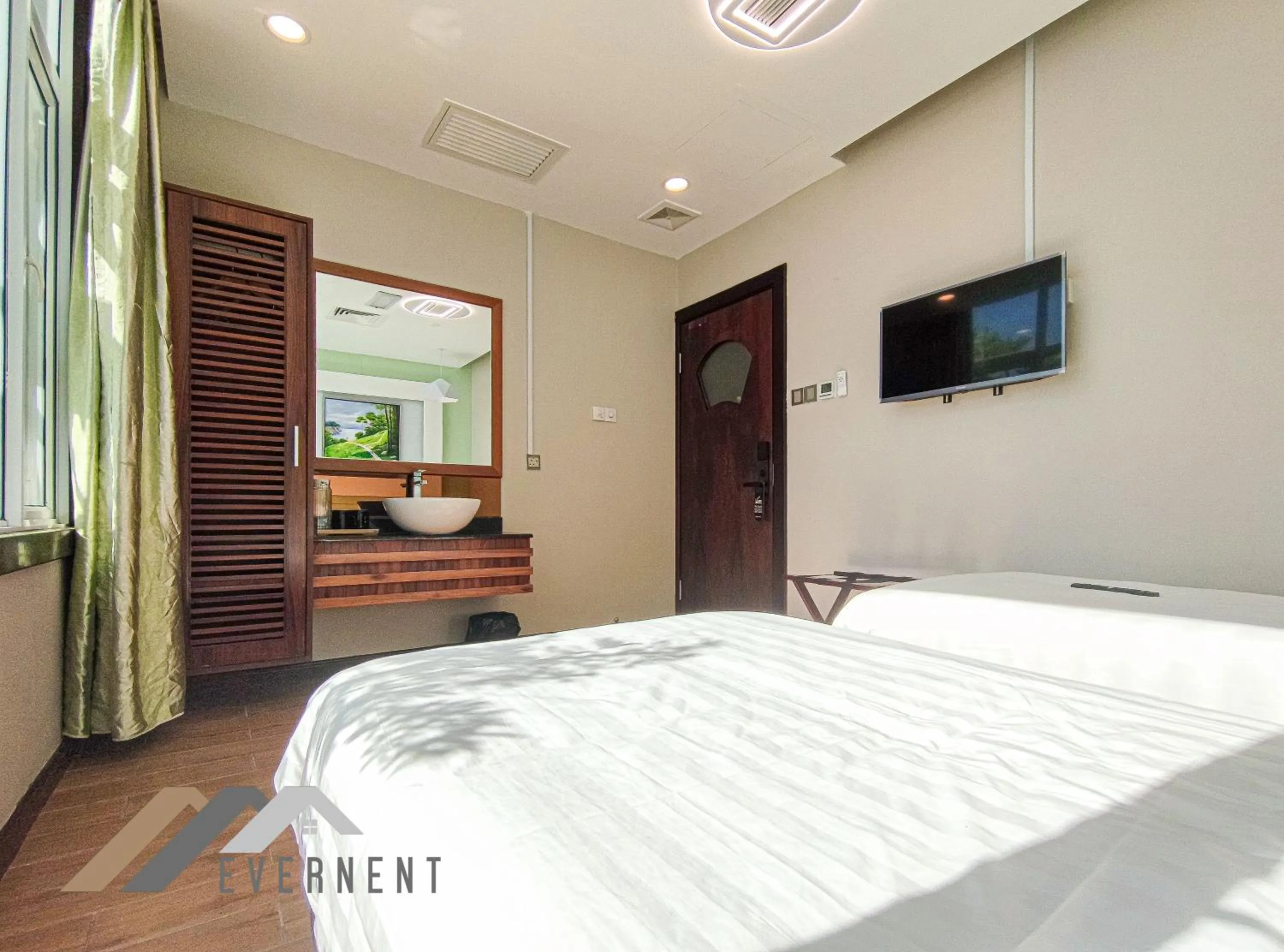 Bedroom, Bed in The Loft Hostel by Evernent