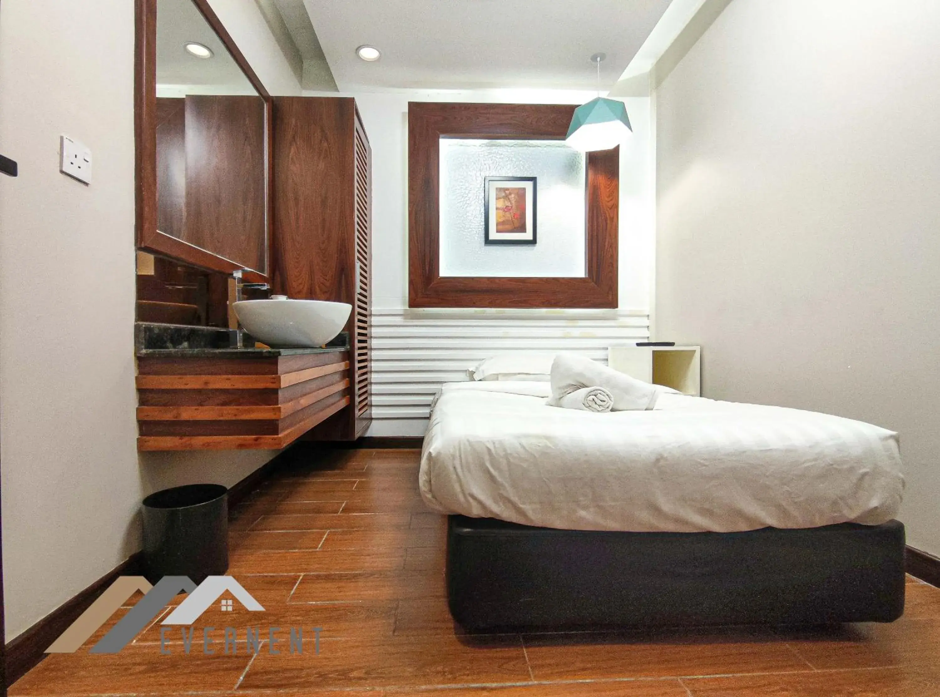 Single Room with Shared Bathroom in The Loft Hostel by Evernent Single Room with Shared Bathroom in The Loft Hostel by Evernent