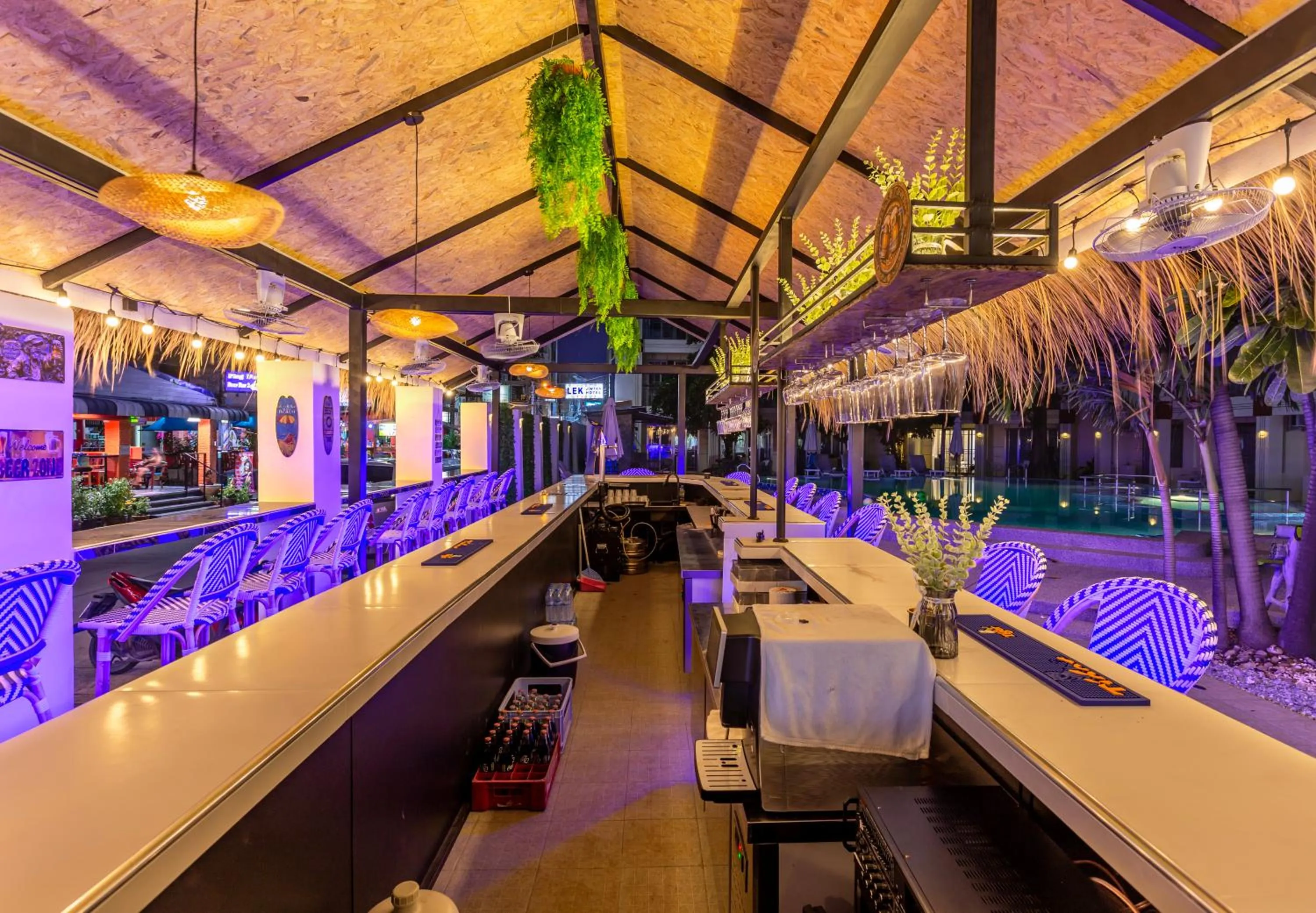 Lounge or bar in Mermaid Beach Resort