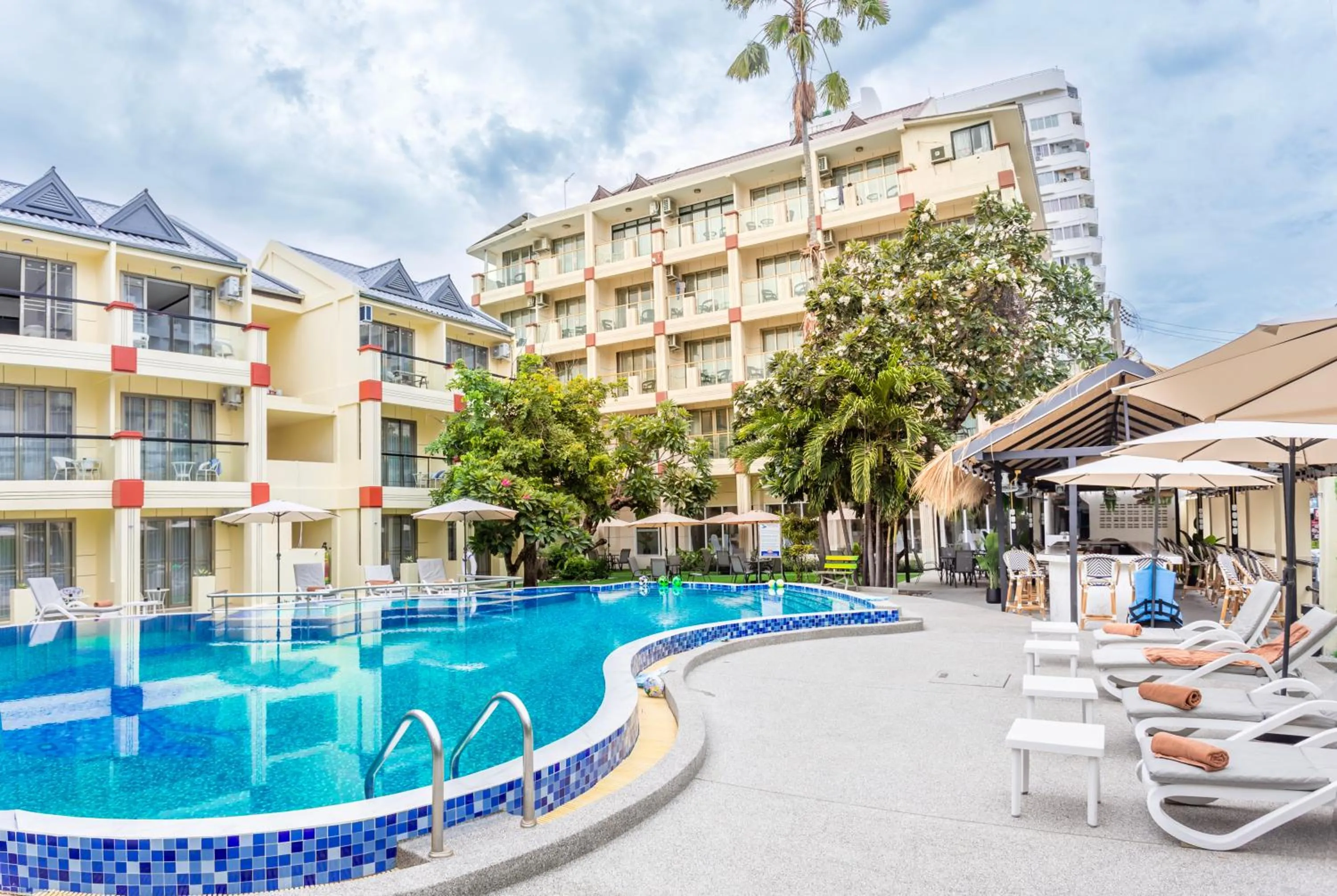 Property building in Mermaid Beach Resort