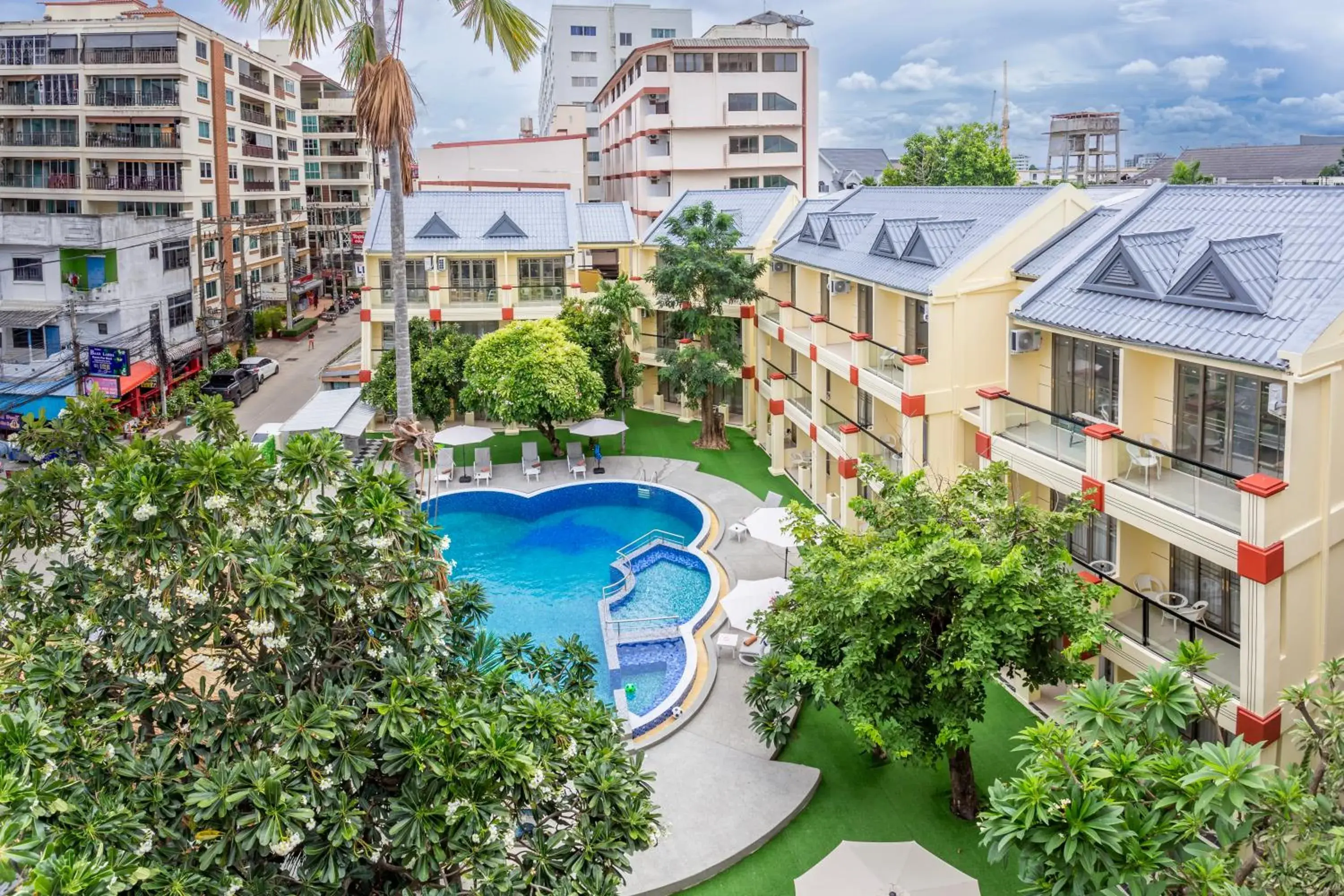 Deluxe Twin Room in Mermaid Beach Resort Deluxe Twin Room in Mermaid Beach Resort