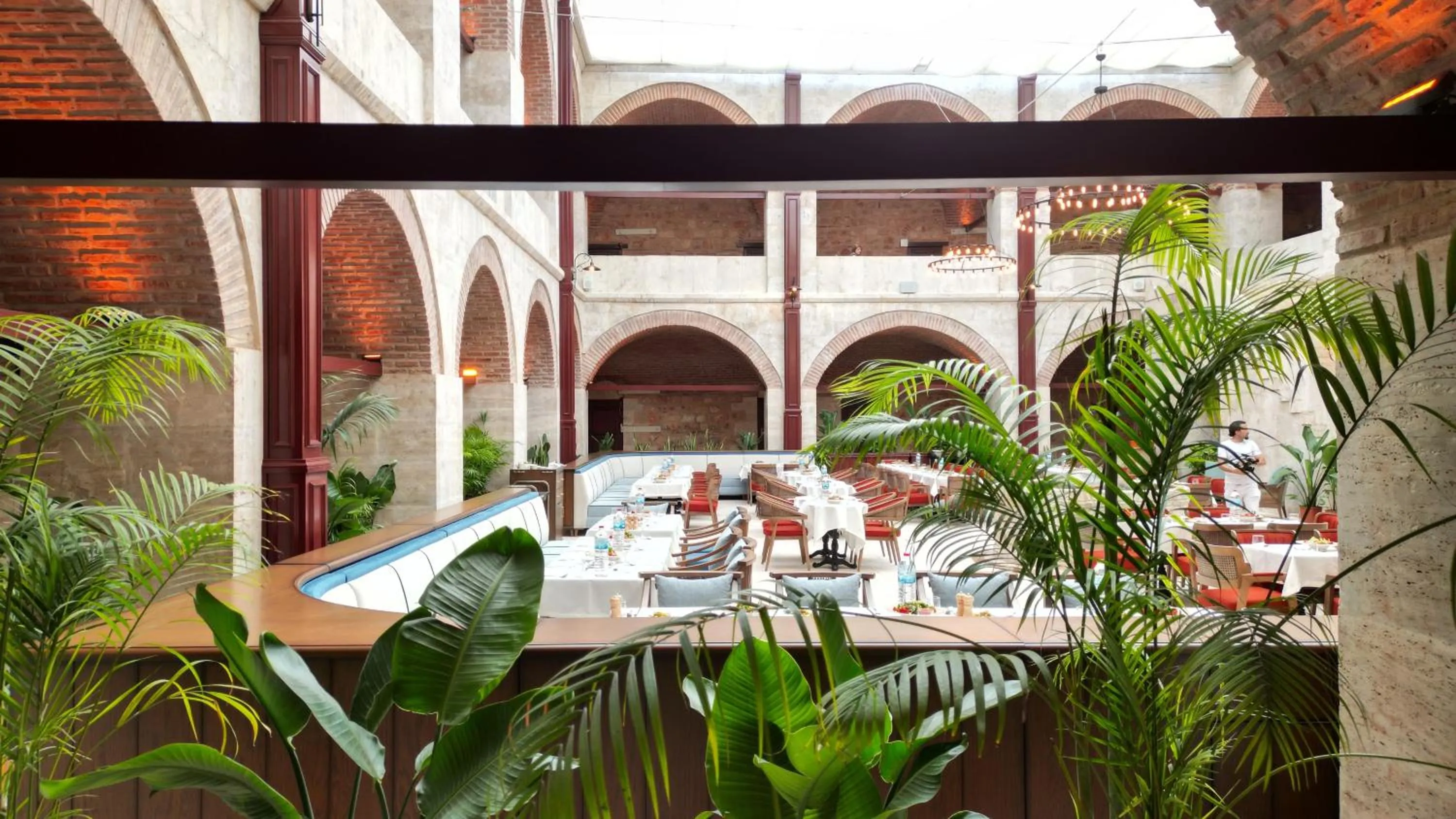 Restaurant/places to eat in Silk Road Museum Hotel