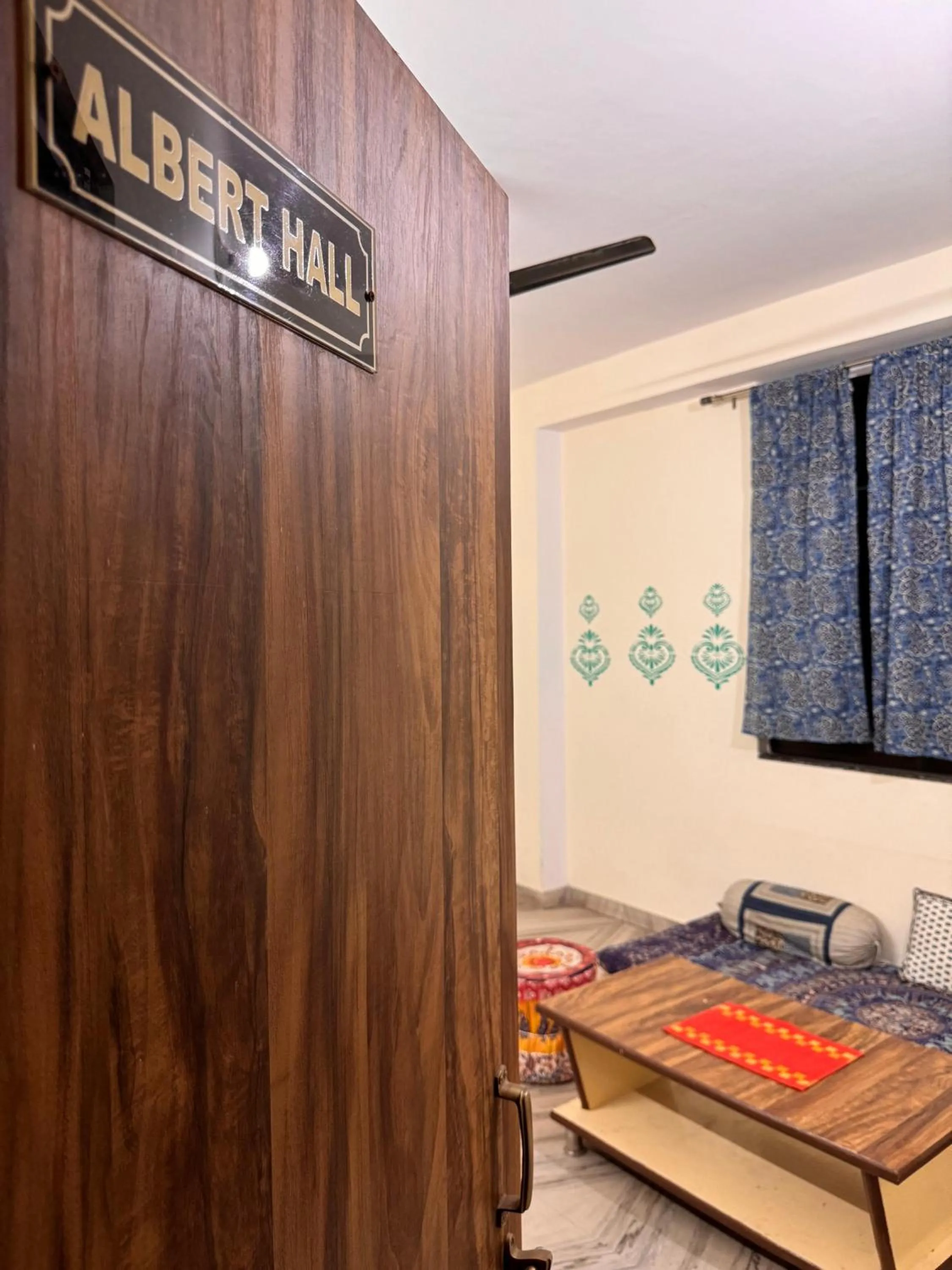 Living room, Bed in Jaipur View