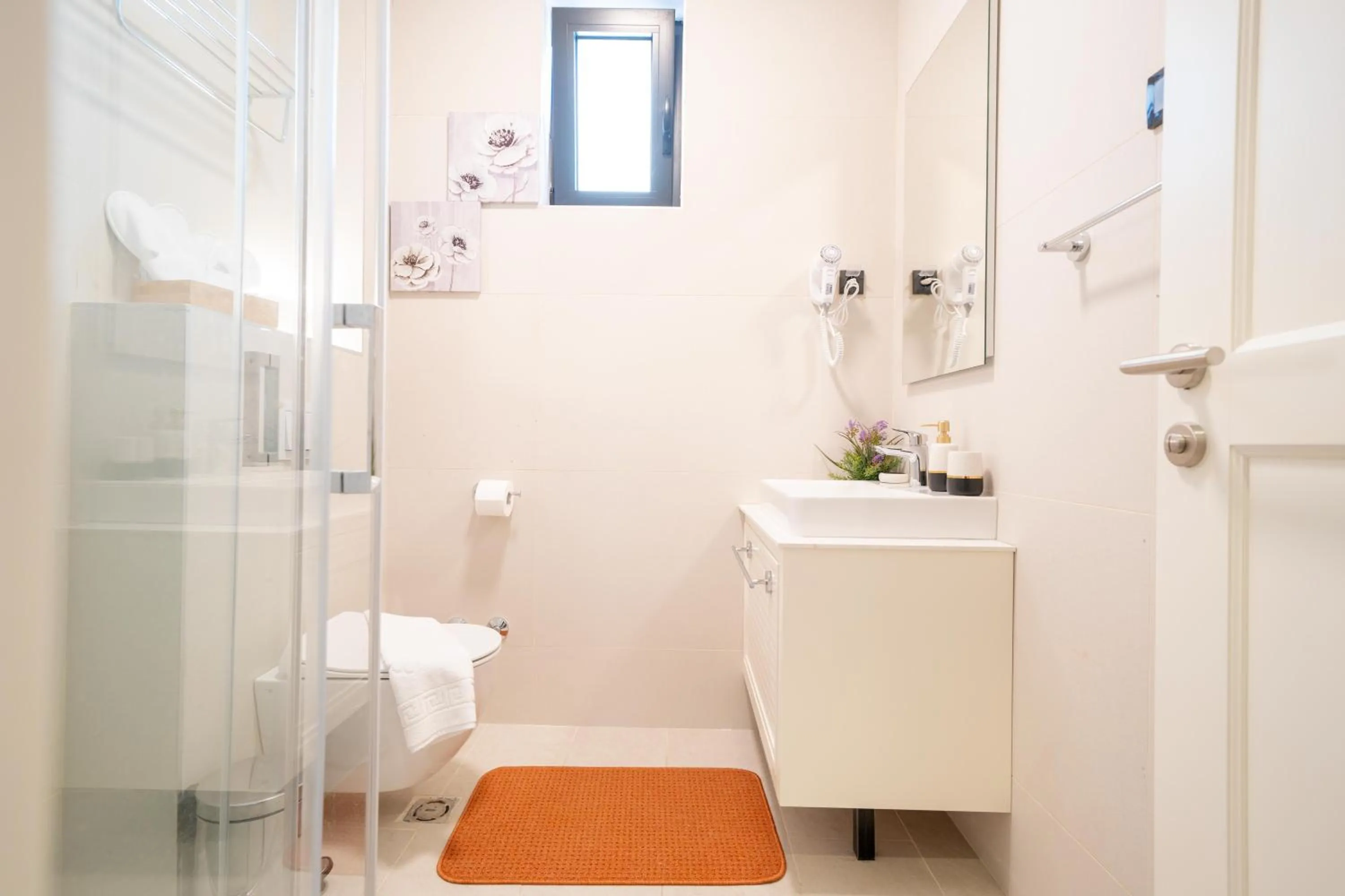 Shower in Invictus Hotel