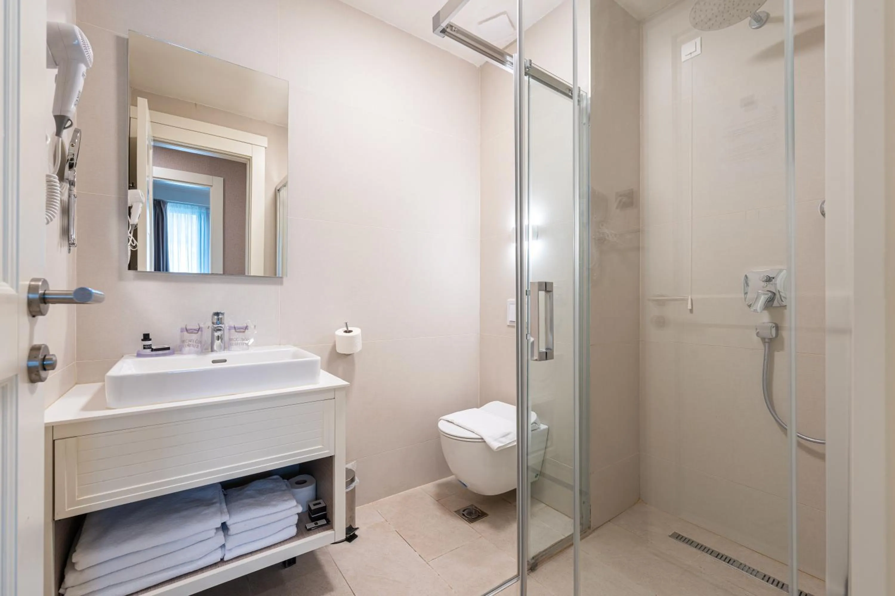 Bathroom in Invictus Hotel