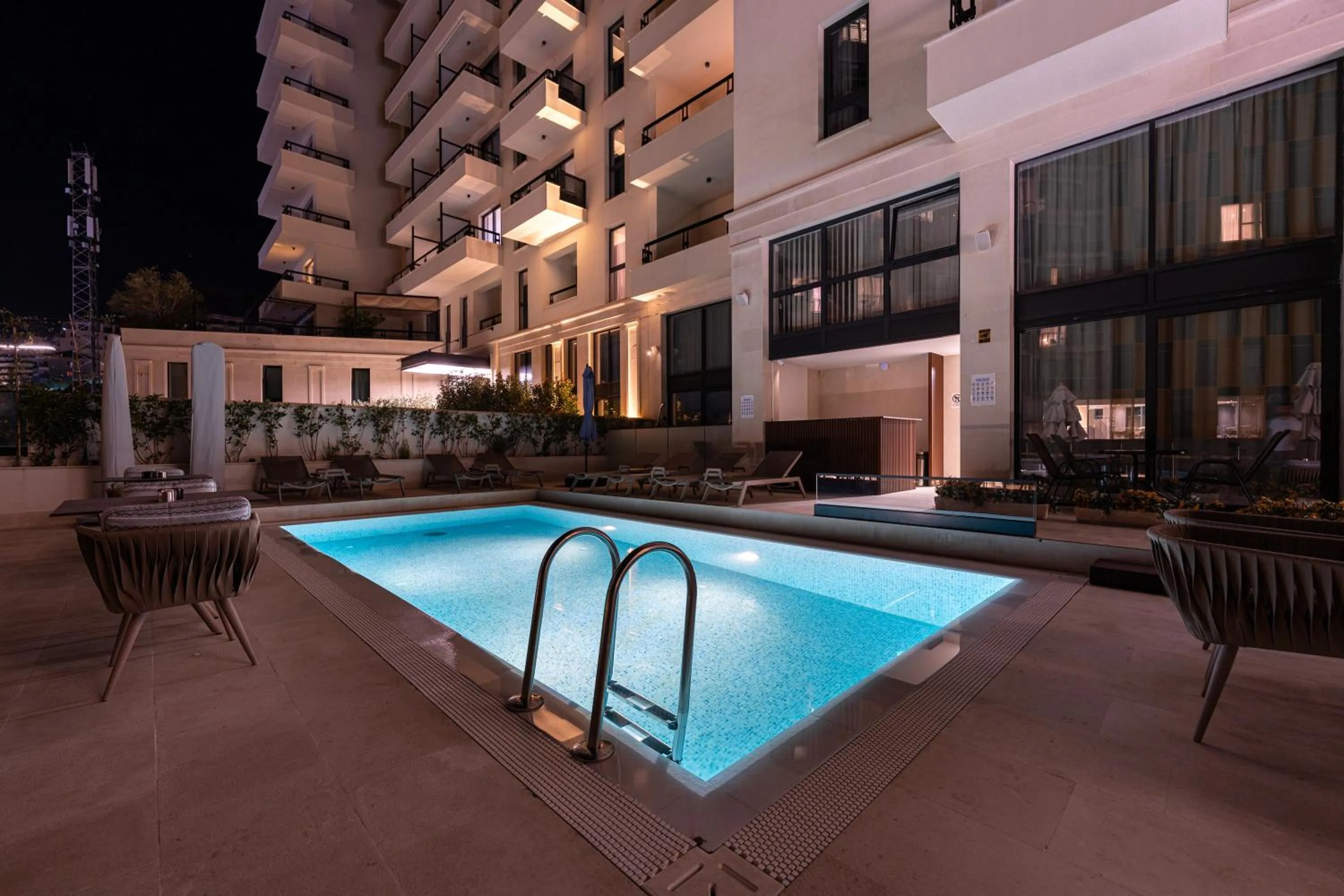 Swimming pool in Invictus Hotel