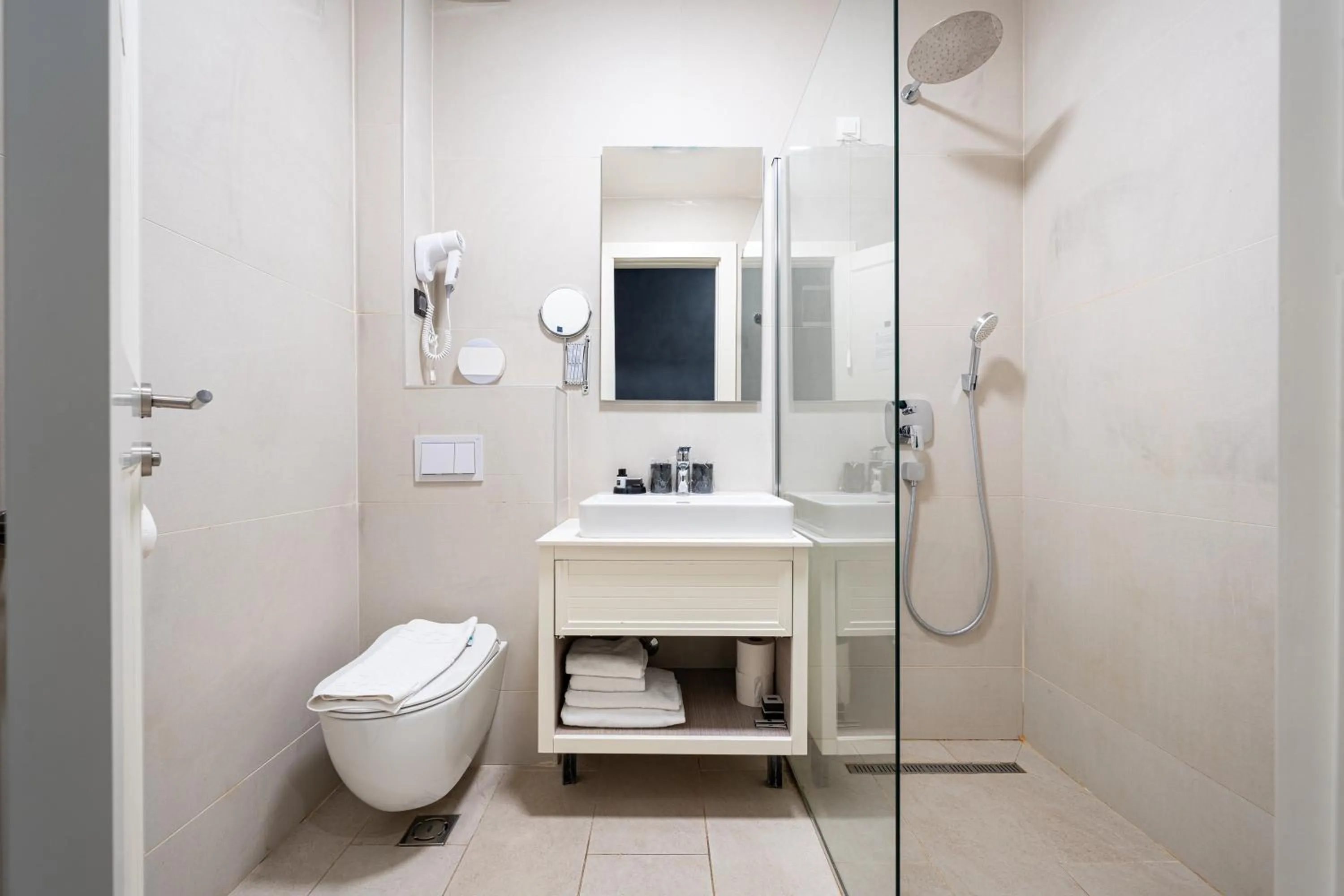 Bathroom in Invictus Hotel