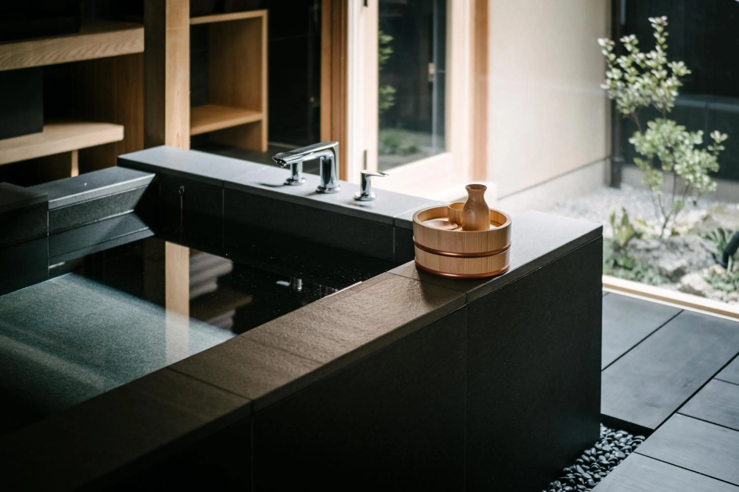 Hot Tub in ANJIN Gosho Ebisugawa