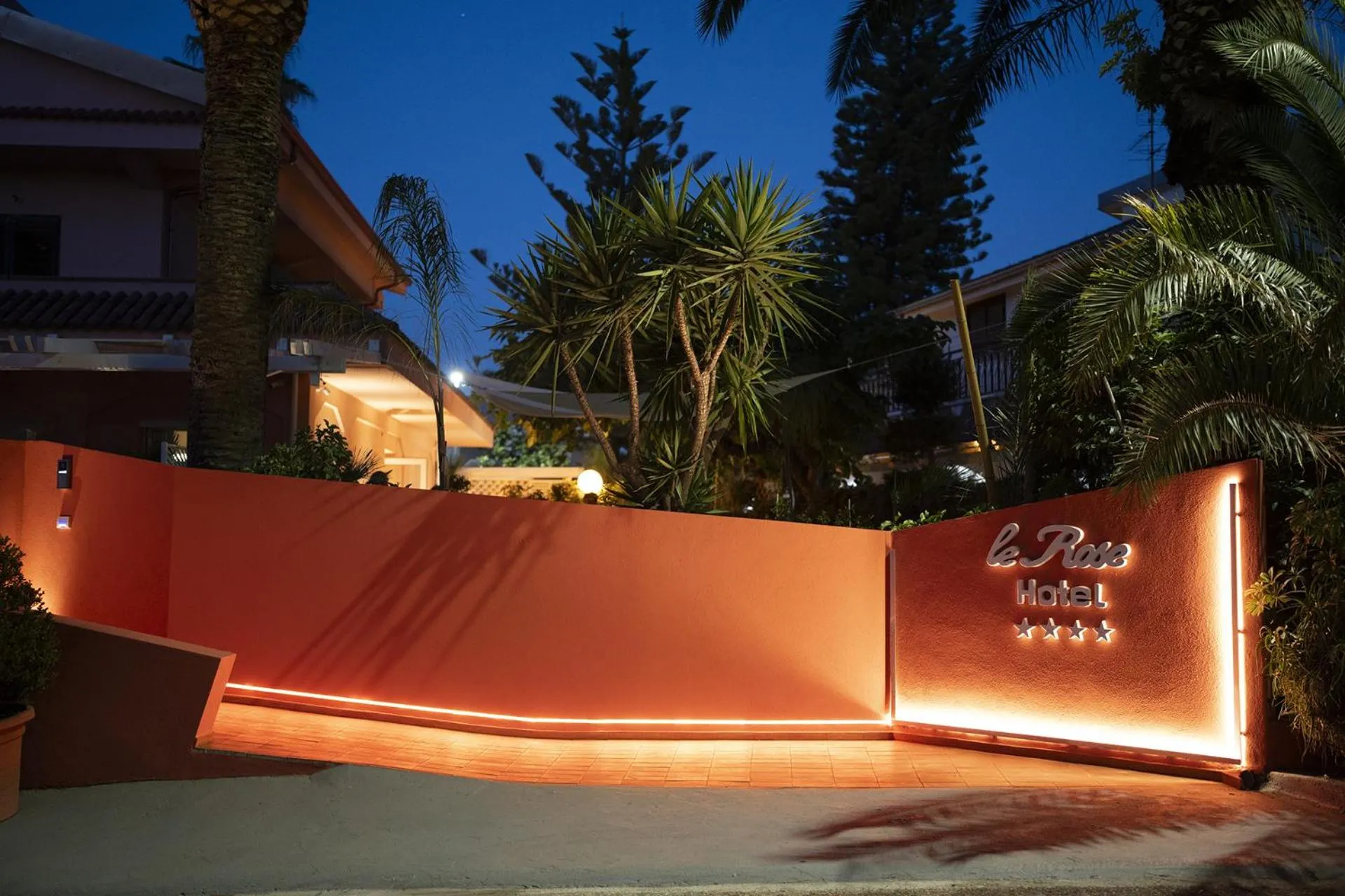 Property building in Hotel Ristorante Le Rose