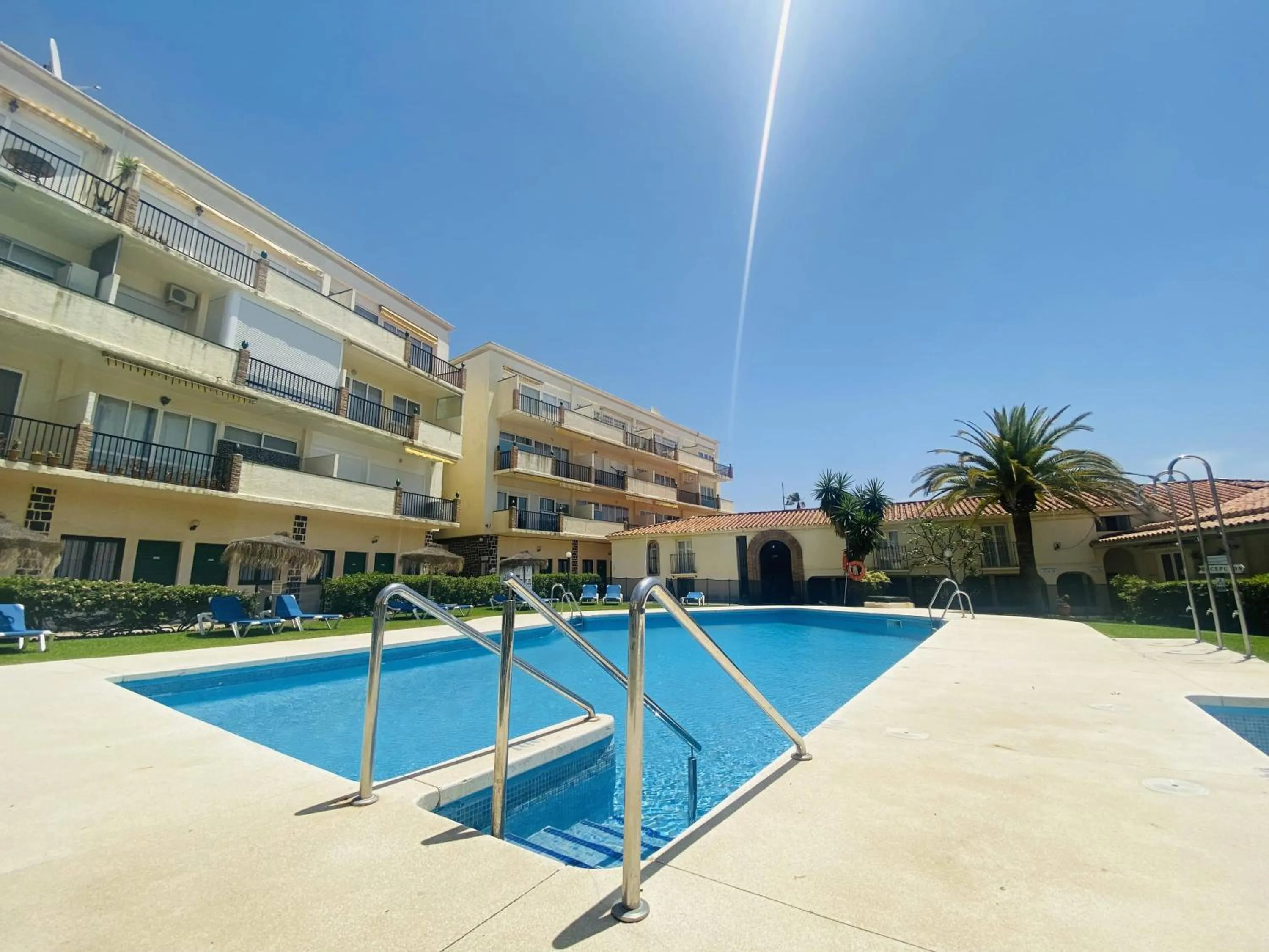 Swimming pool in Hotel Los Jazmines