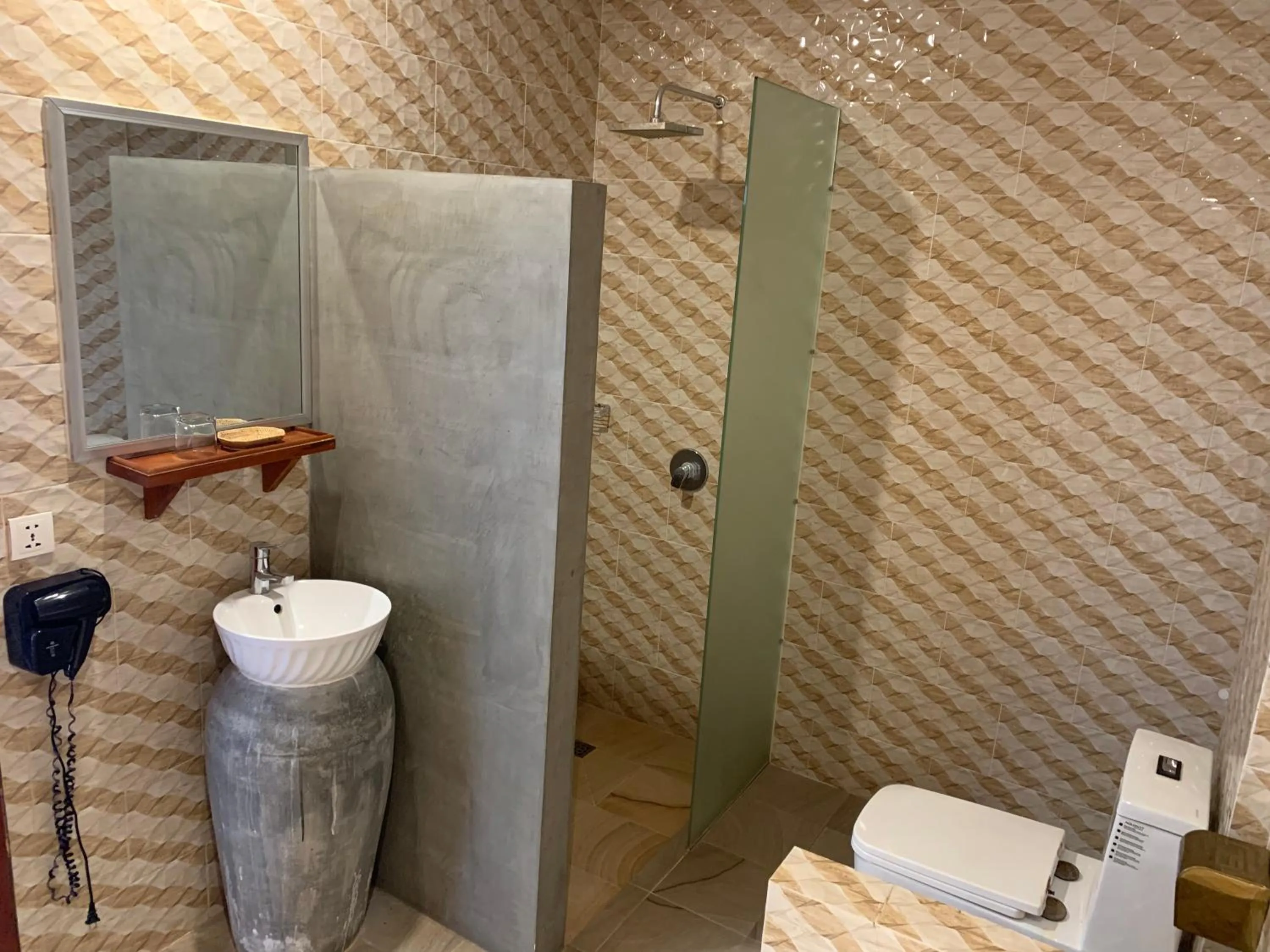 Shower in Nico's Hotel 2