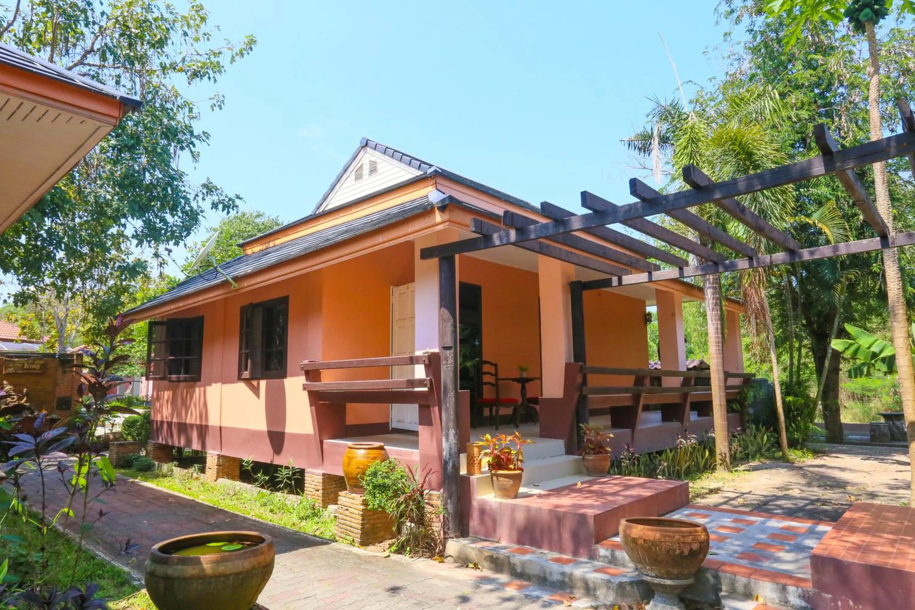 Phalaburi resort by dreamhouse