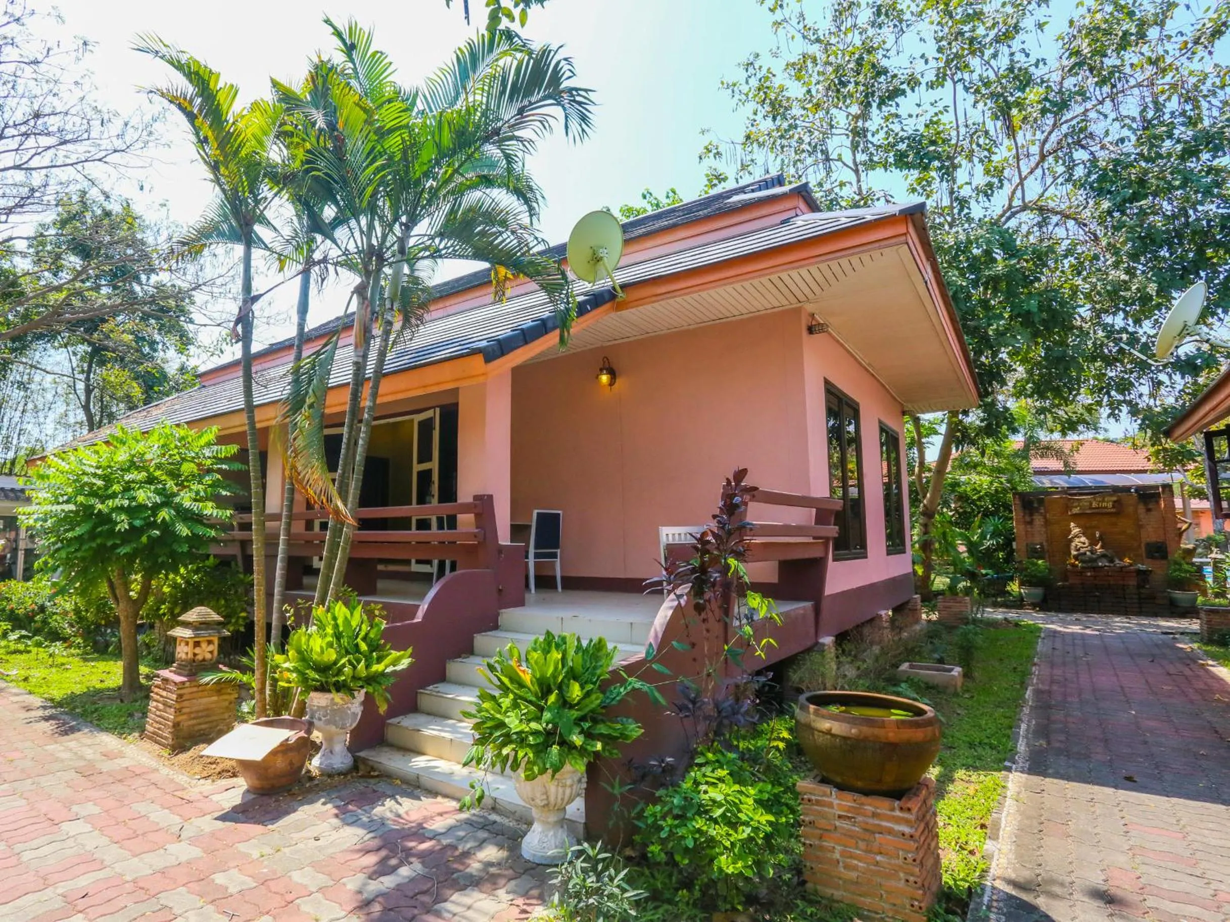 Phalaburi resort by dreamhouse