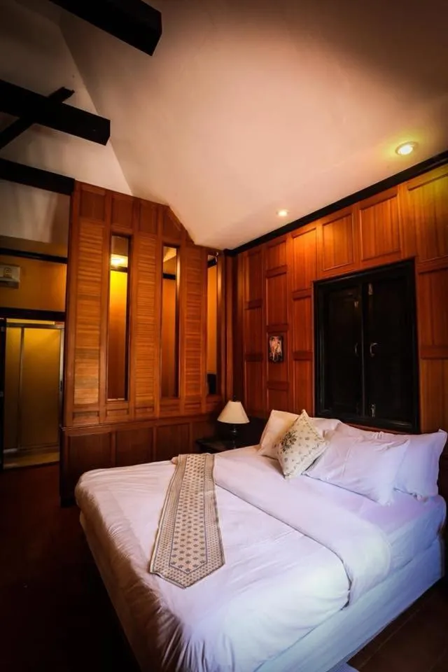 Bed in Phalaburi resort by dreamhouse