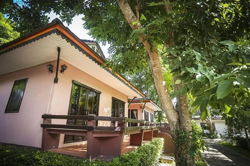 Phalaburi resort by dreamhouse