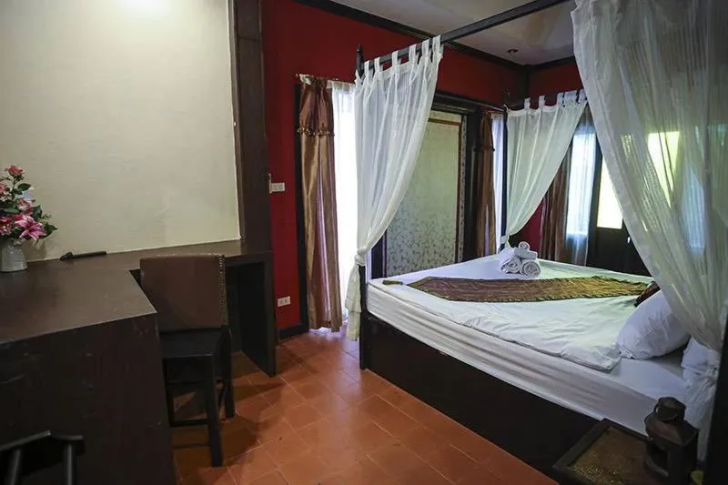 Bed in Phalaburi resort by dreamhouse