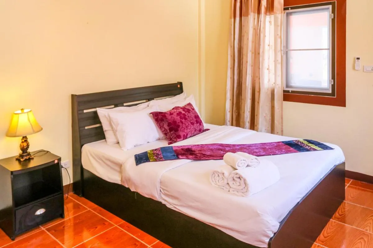 Bed in Phalaburi resort by dreamhouse