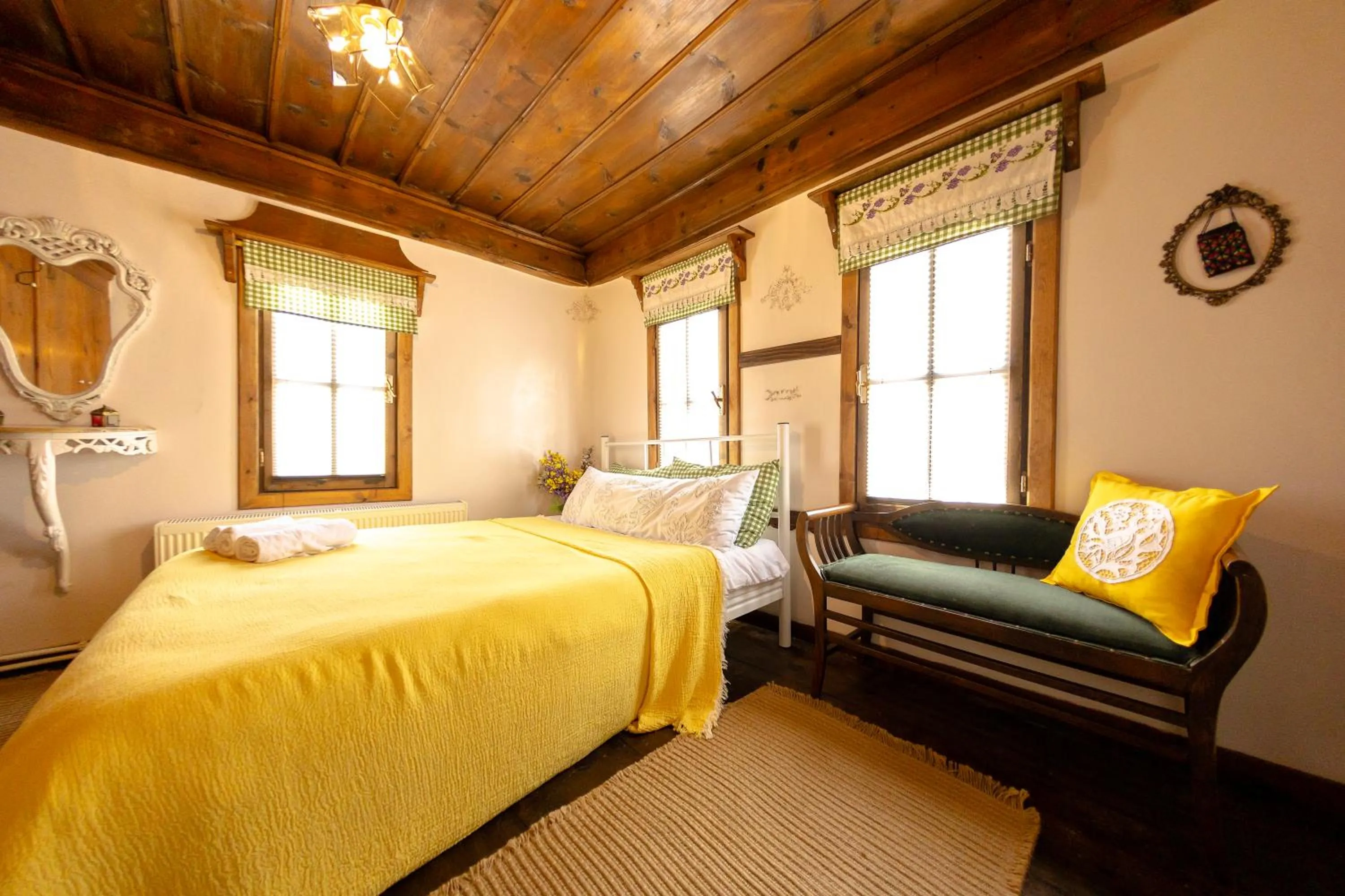 Photo of the whole room, Bed in Arslan Bey Konağı Butik Otel