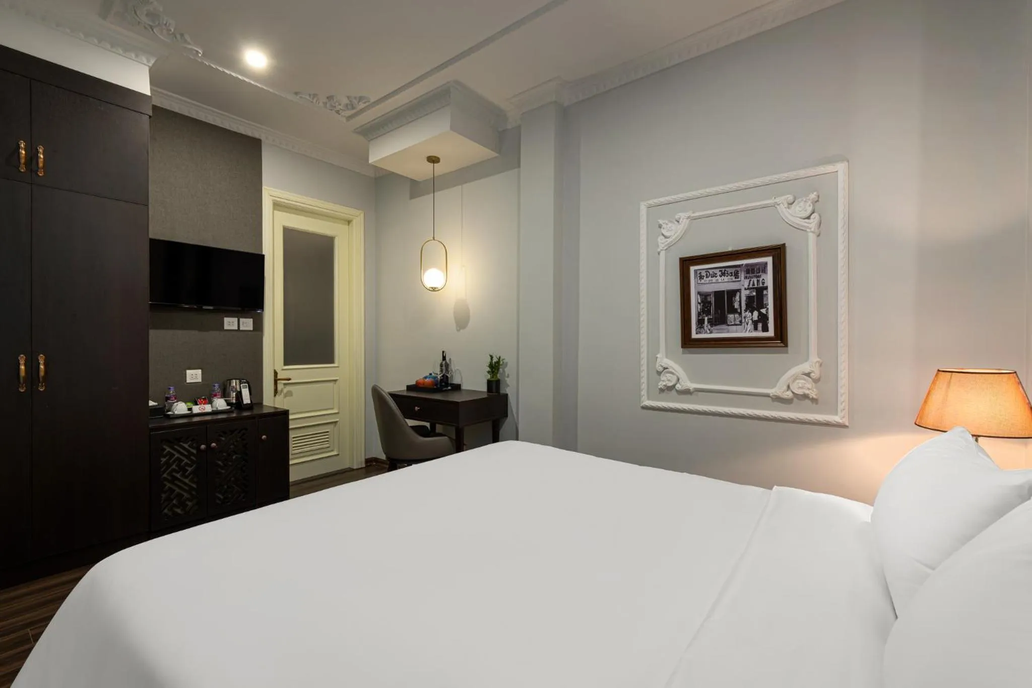 TV and multimedia, Bed in Avani Central Hanoi Hotel