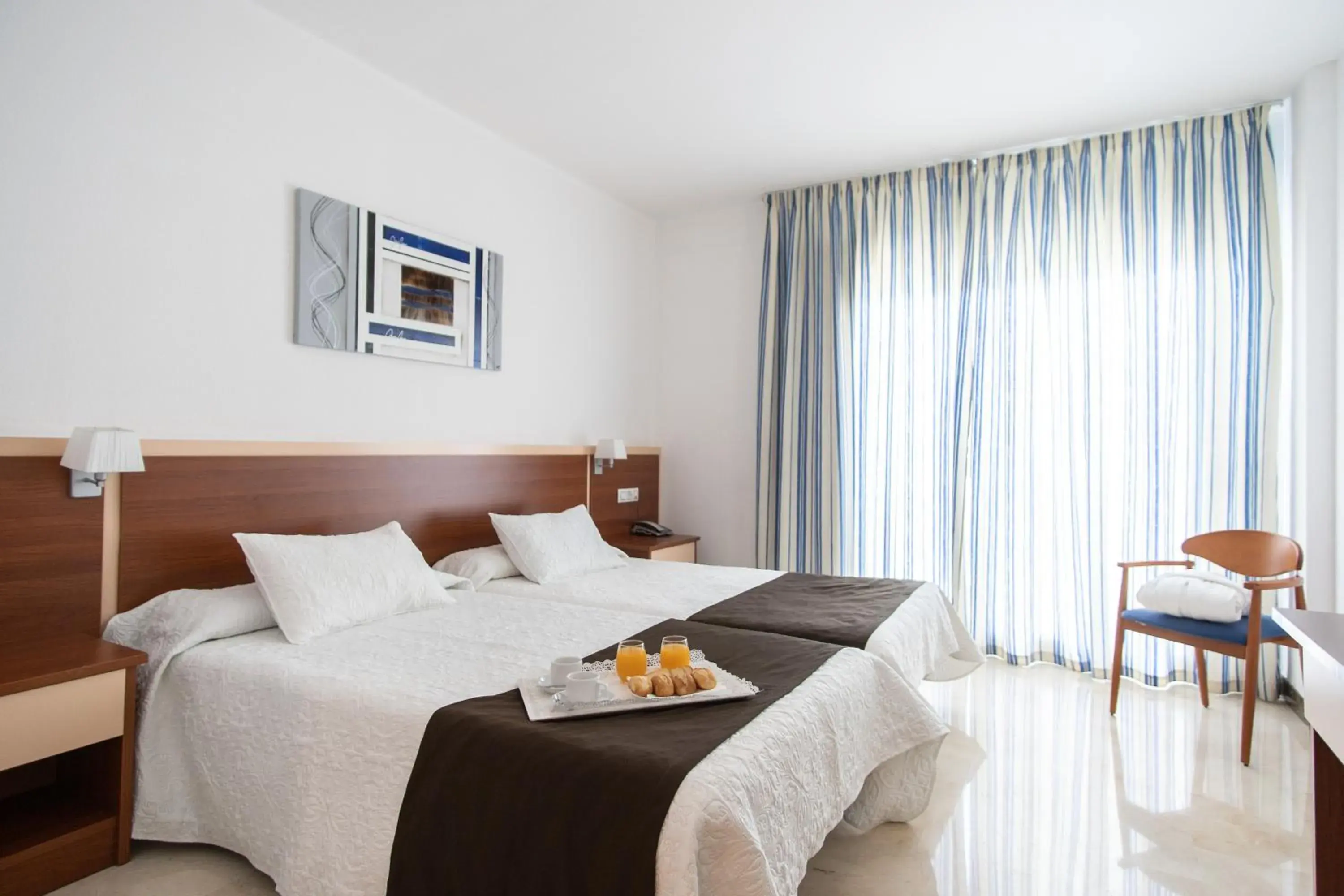 Standard Twin Room with Sea View in Hotel Sun Palace Albir & Spa Standard Twin Room with Sea View in Hotel Sun Palace Albir & Spa