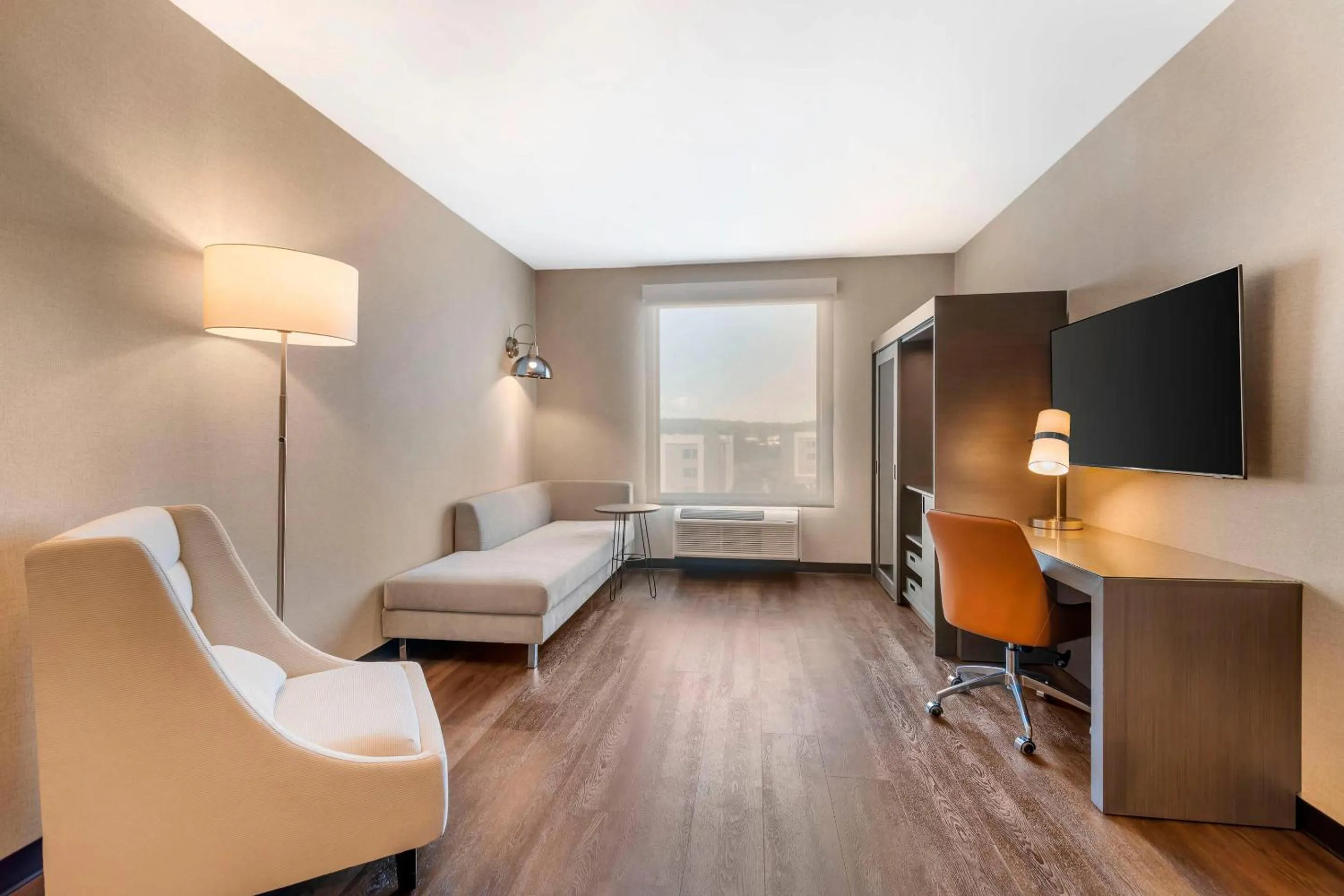 Bedroom, Bed in Cambria Hotel & Suites Plymouth