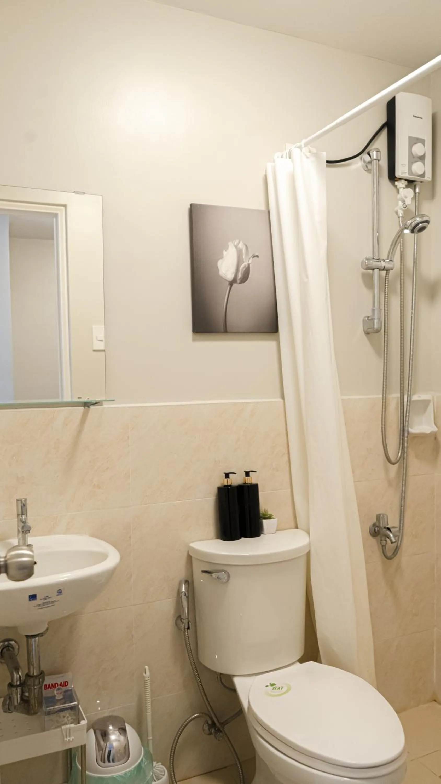 Shower in Cozy 1-bed unit near SRP Talisay Cebu