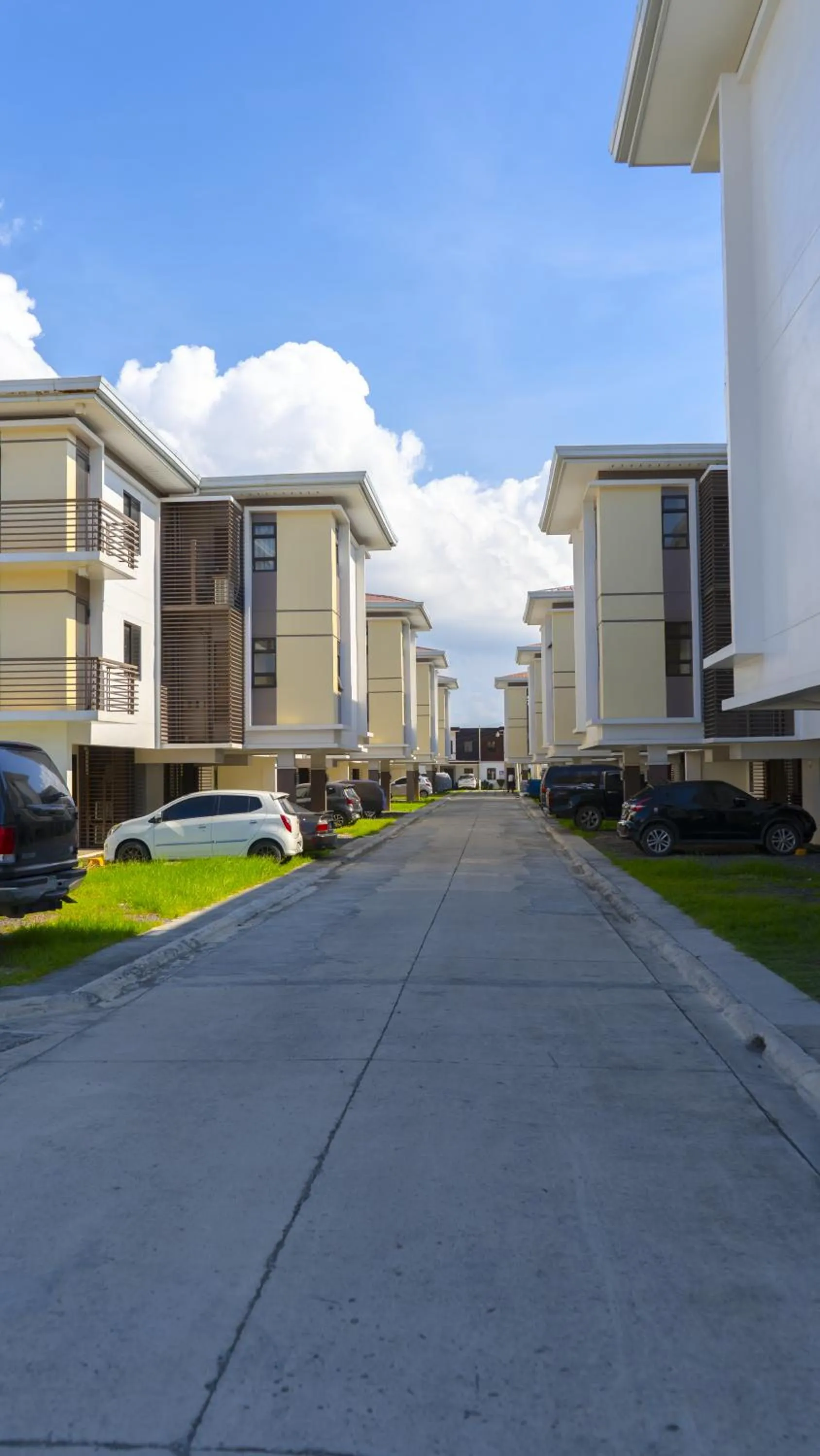 Property building in Cozy 1-bed unit near SRP Talisay Cebu