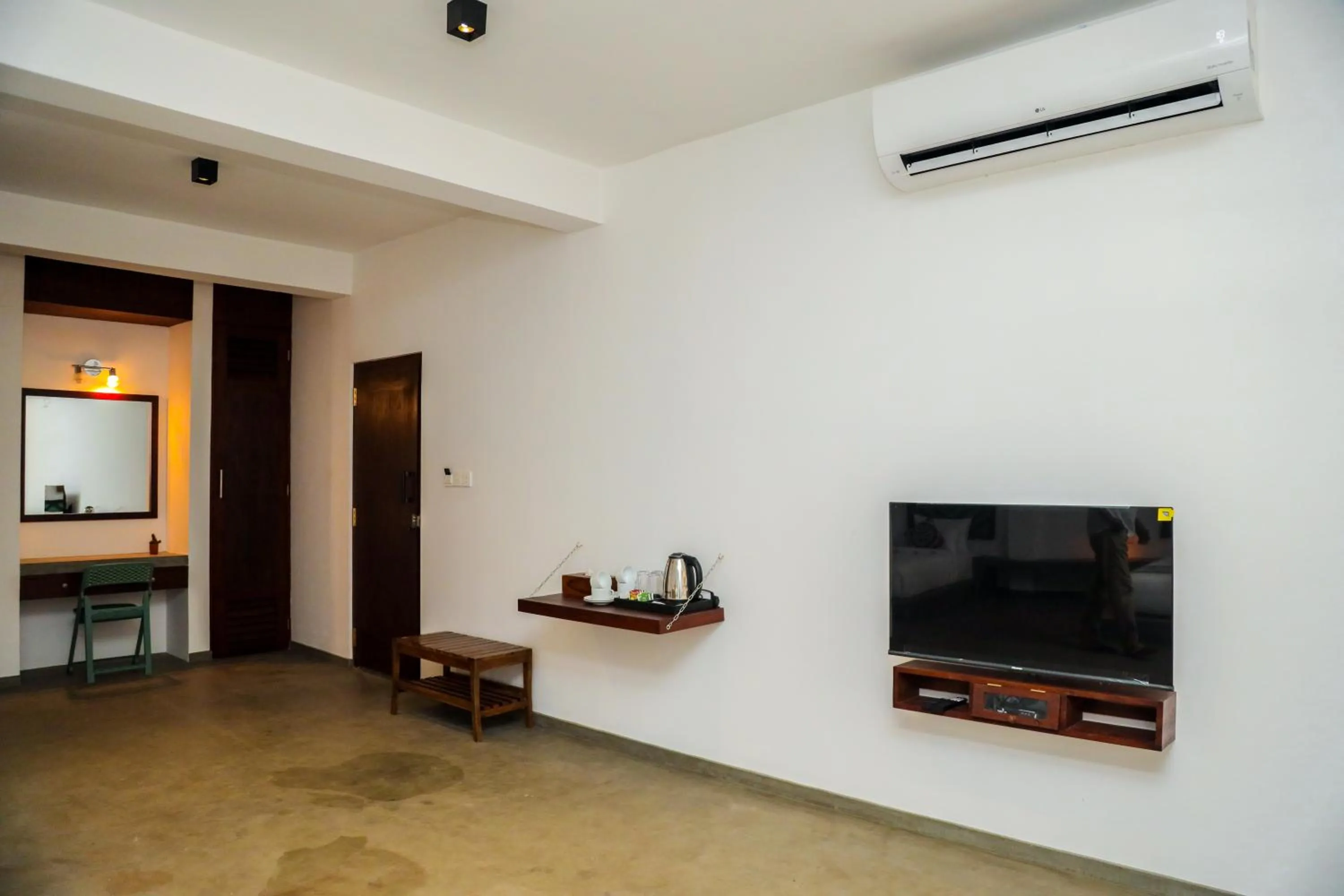 TV and multimedia in The Chariot Hikkduwa Resort