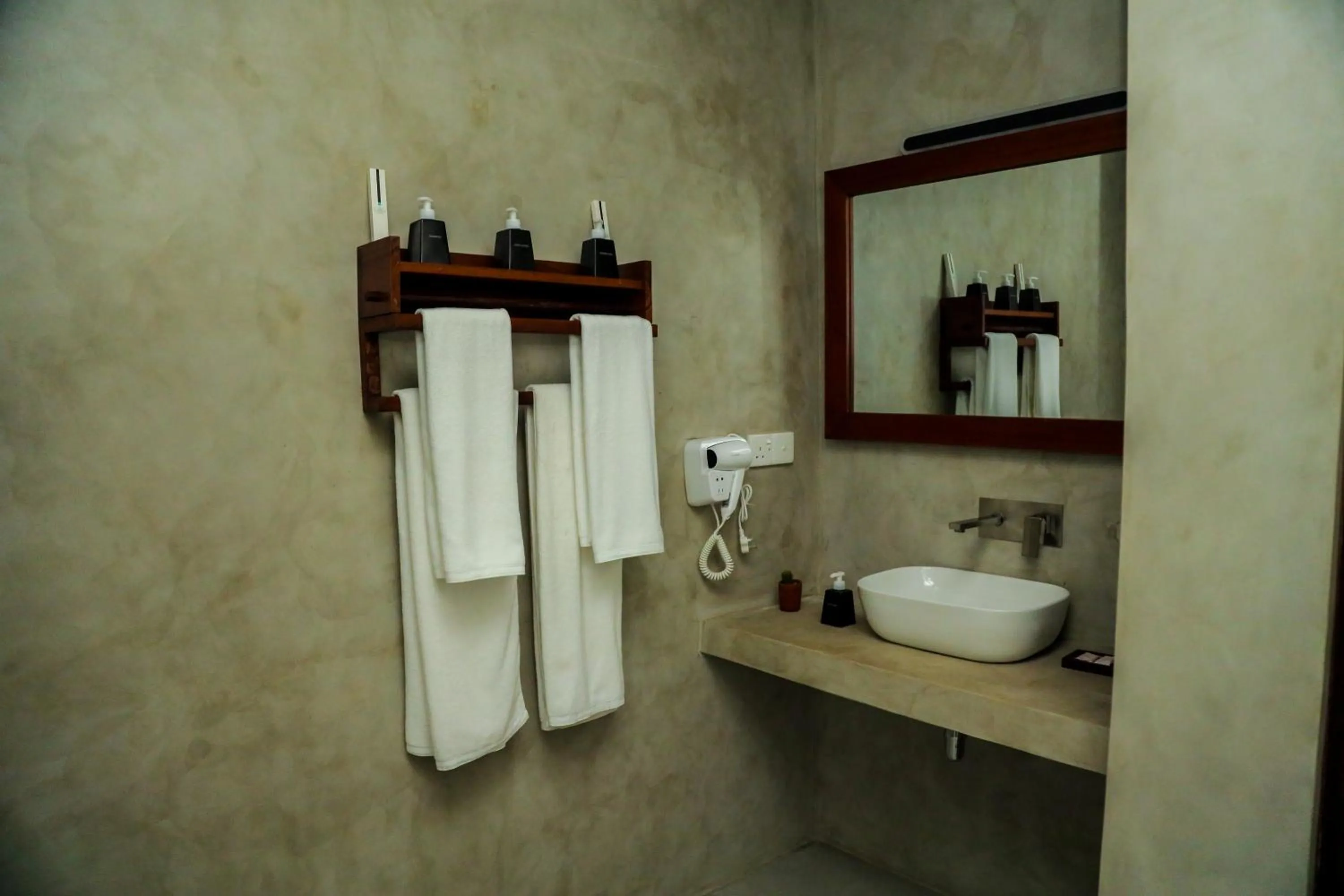 Bathroom in The Chariot Hikkduwa Resort