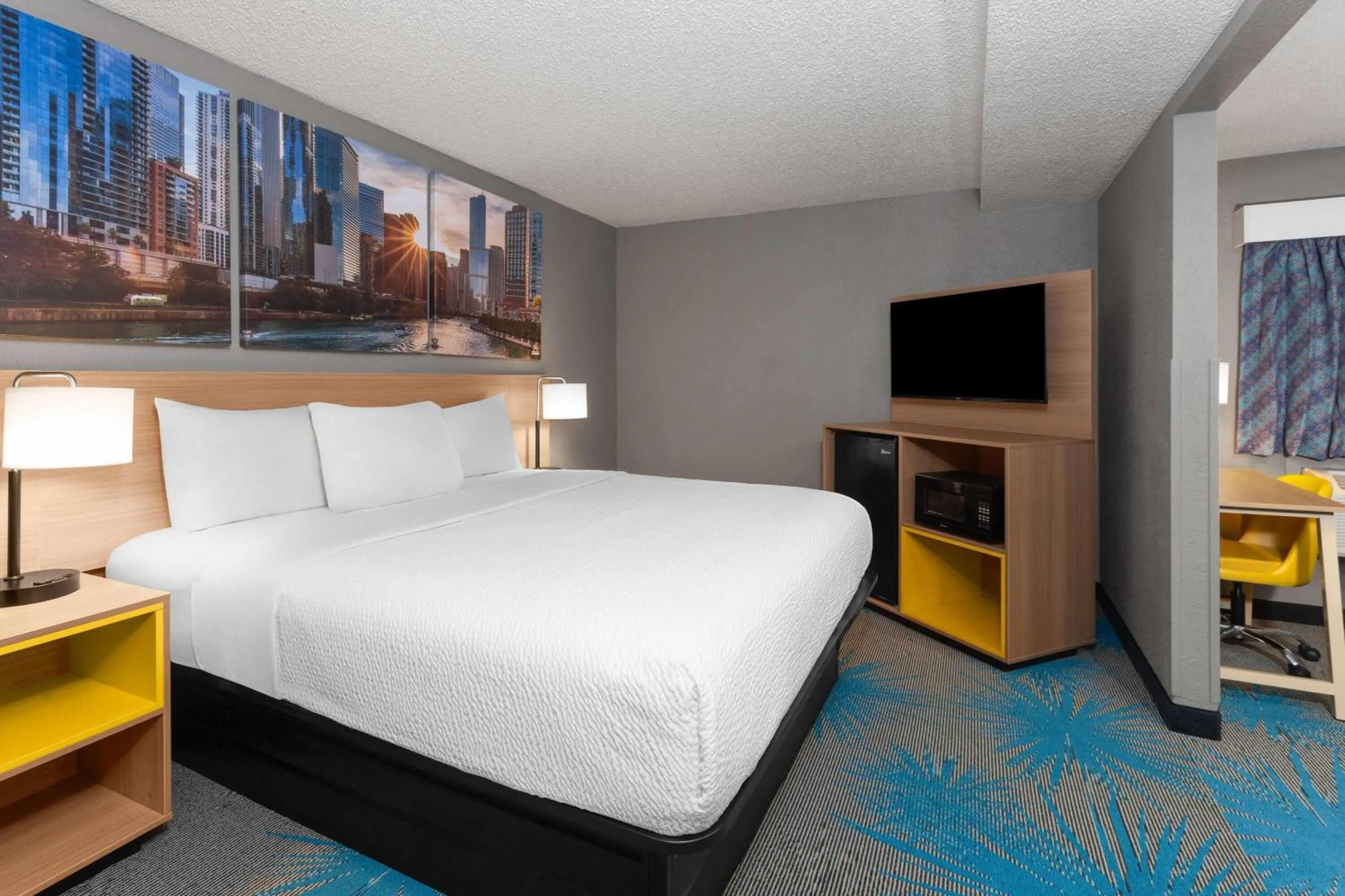 Photo of the whole room, Bed in Days Inn by Wyndham Waukegan