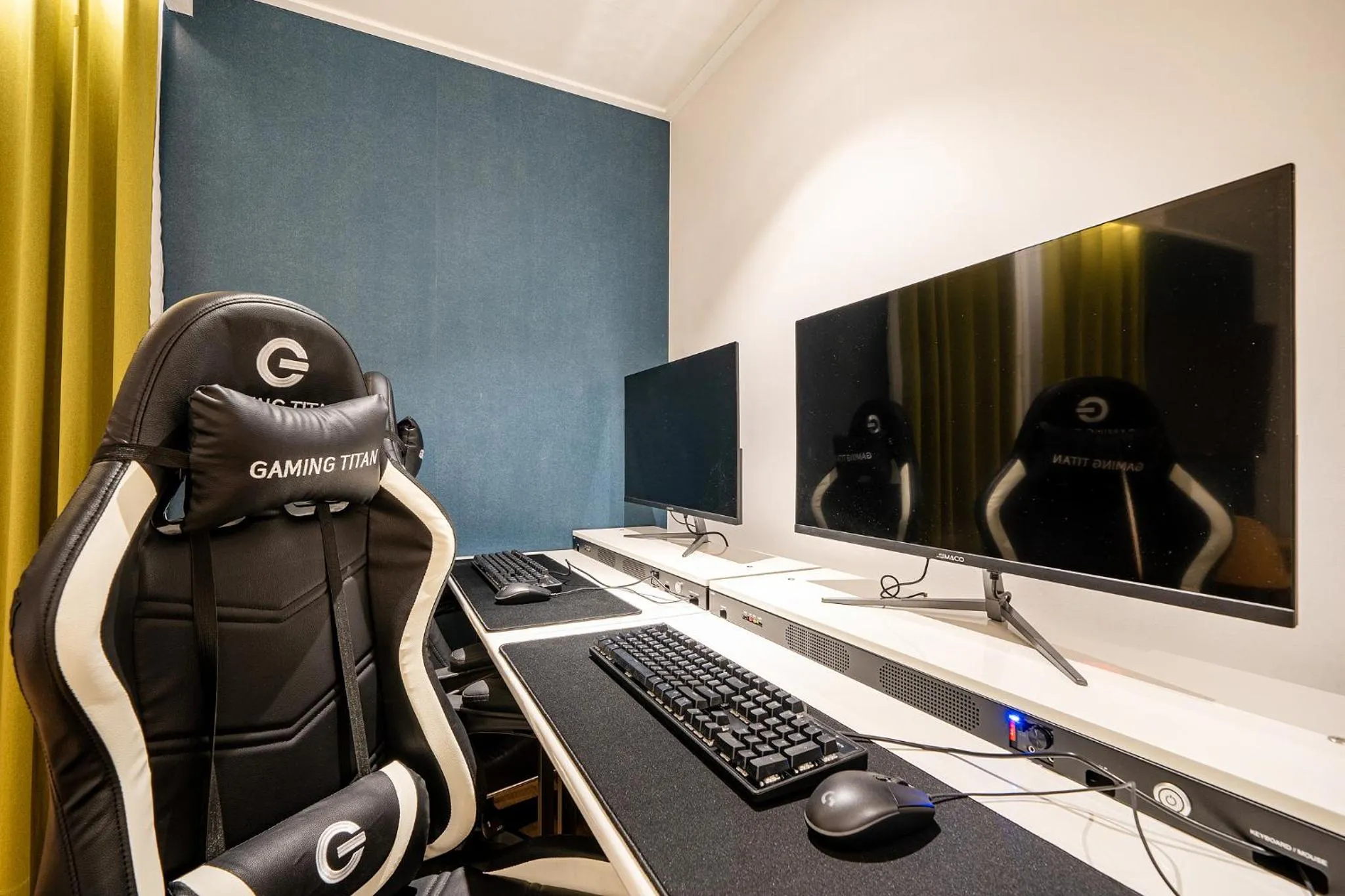 Photo of the whole room in Hound Hotel Gumi indong