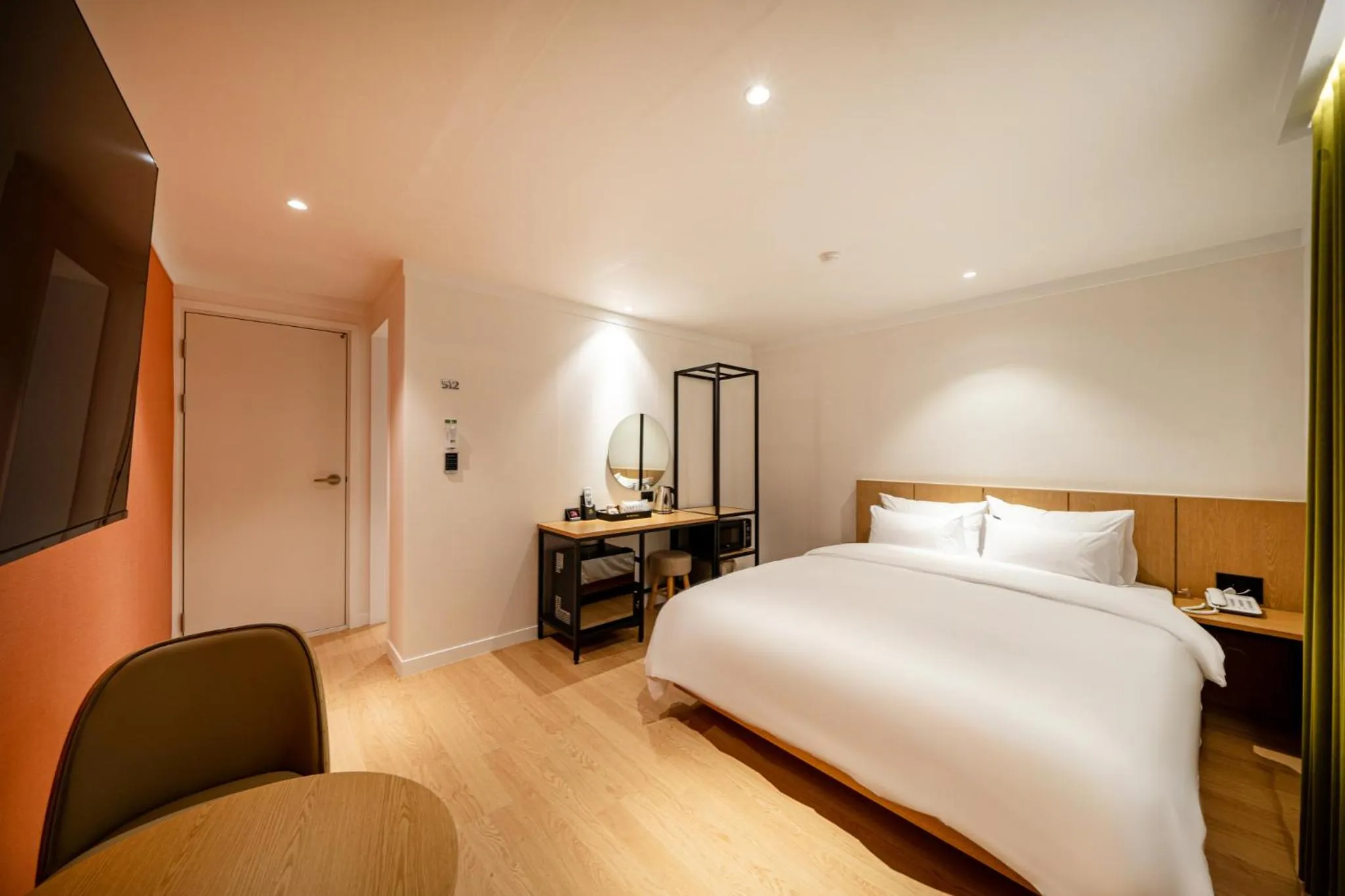 Photo of the whole room, Bed in Hound Hotel Gumi indong