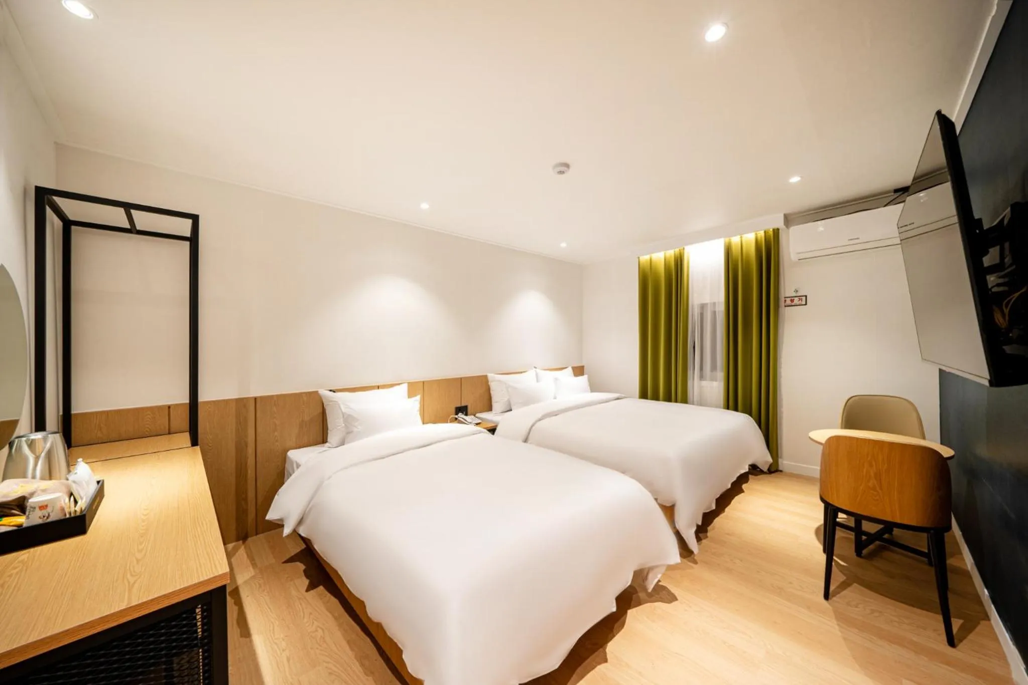 Photo of the whole room, Bed in Hound Hotel Gumi indong