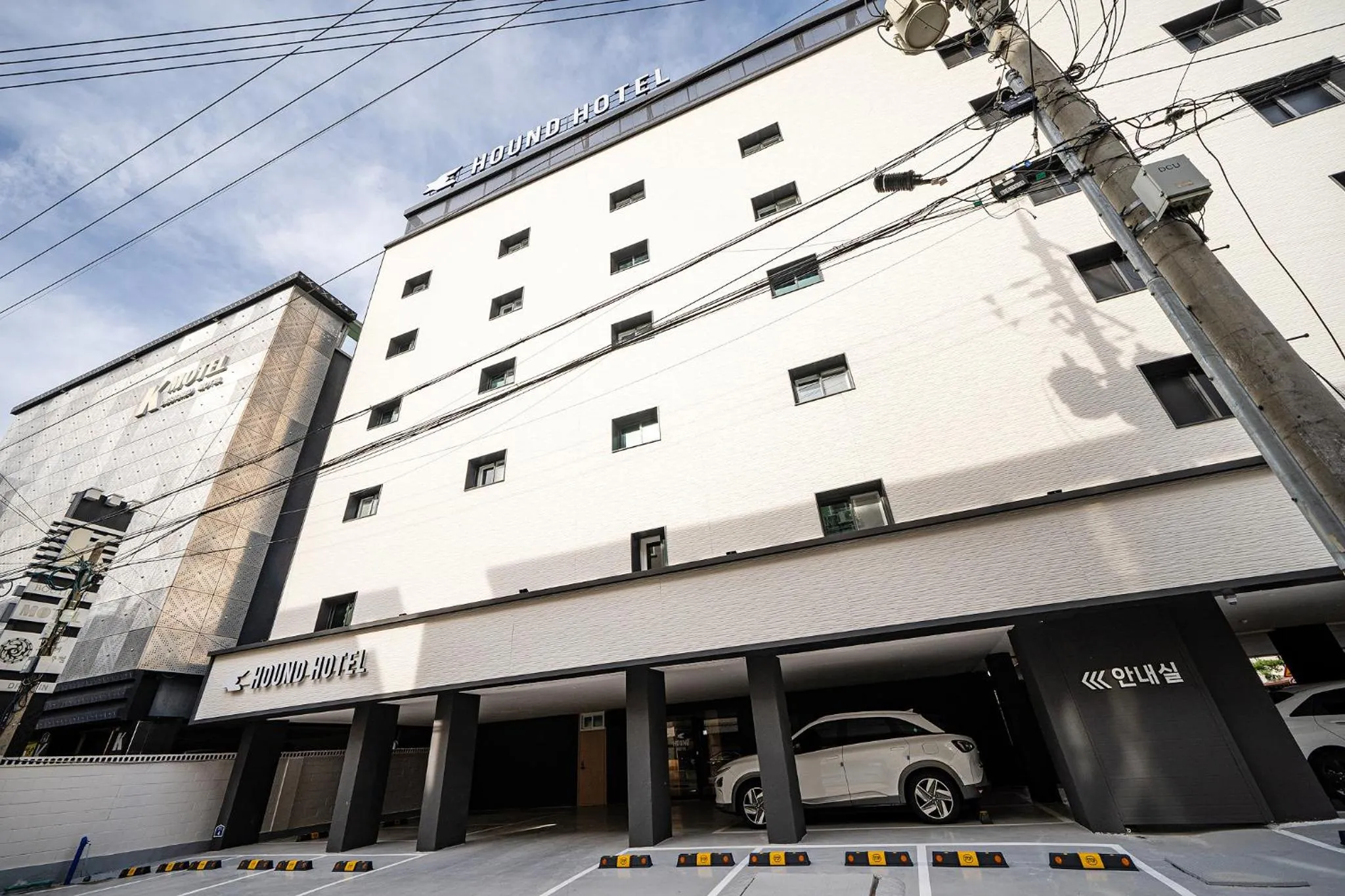 Property building in Hound Hotel Gumi indong