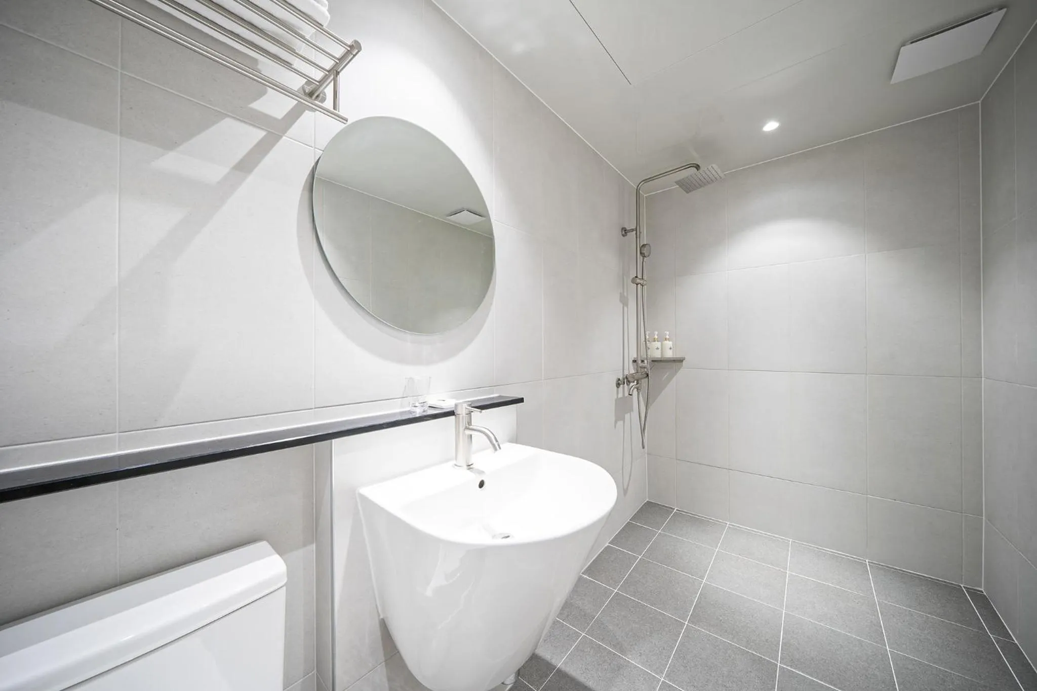 Toilet in Hound Hotel Gumi indong