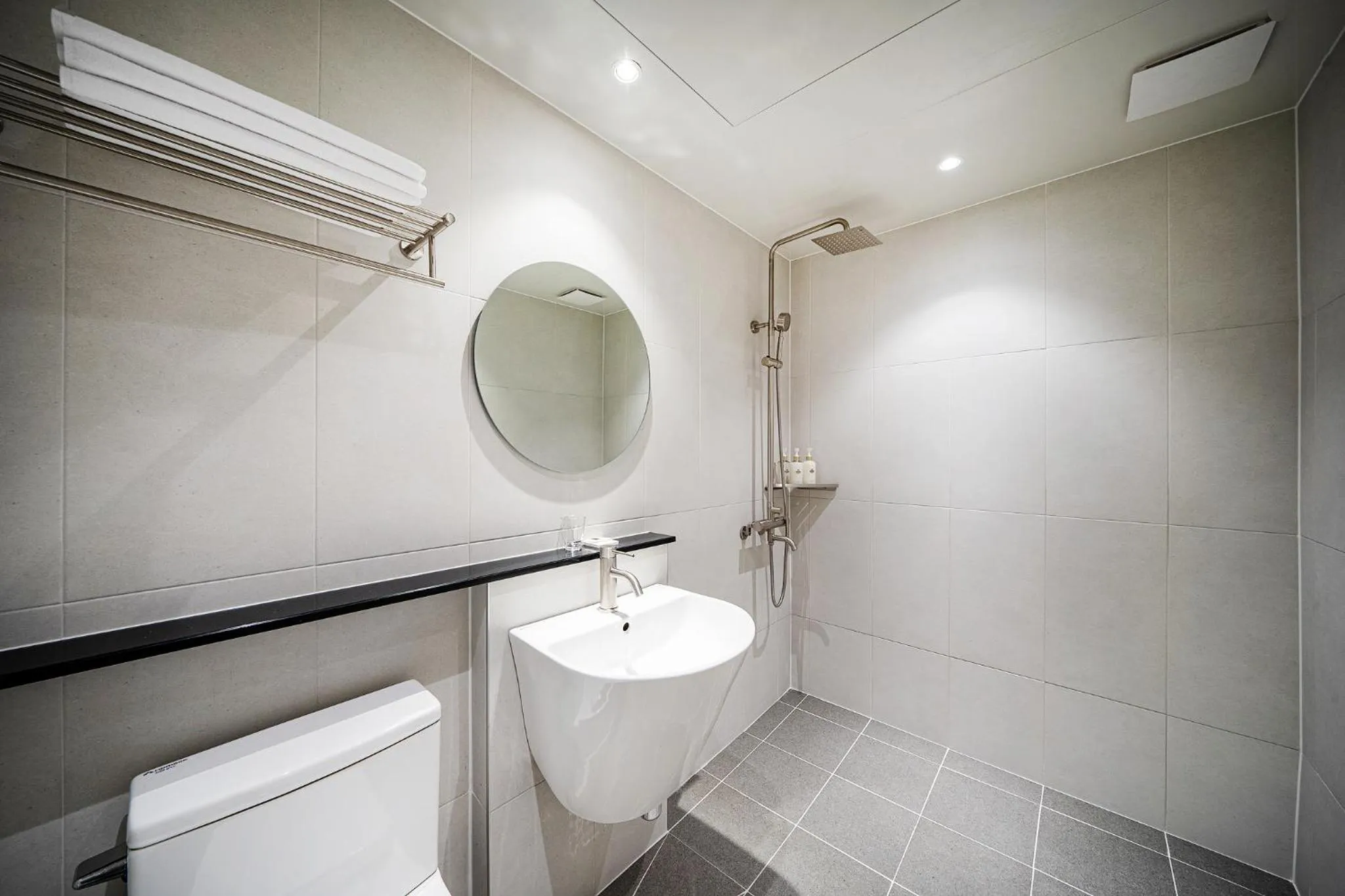 Toilet in Hound Hotel Gumi indong